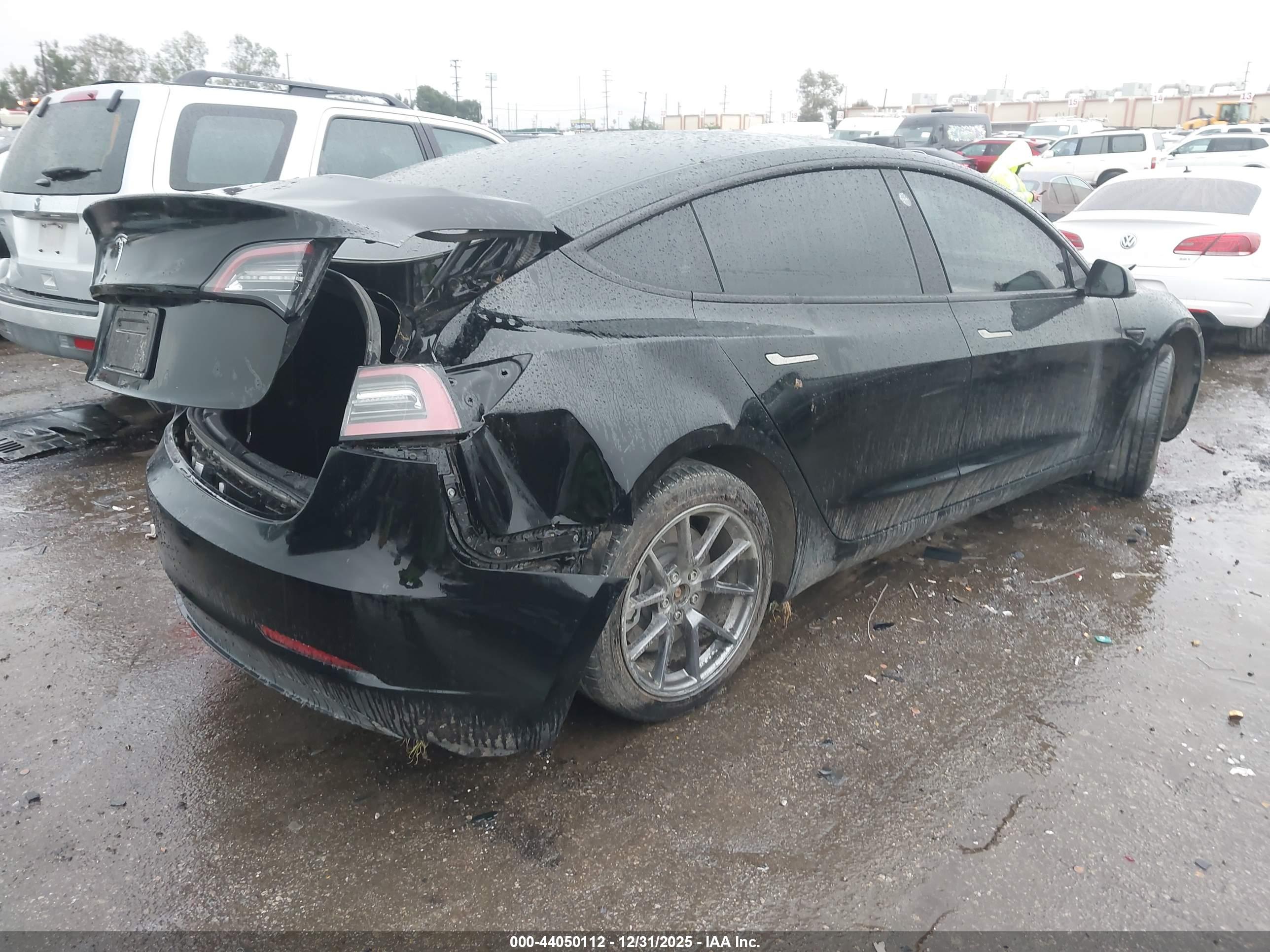 TESLA MODEL image 4
