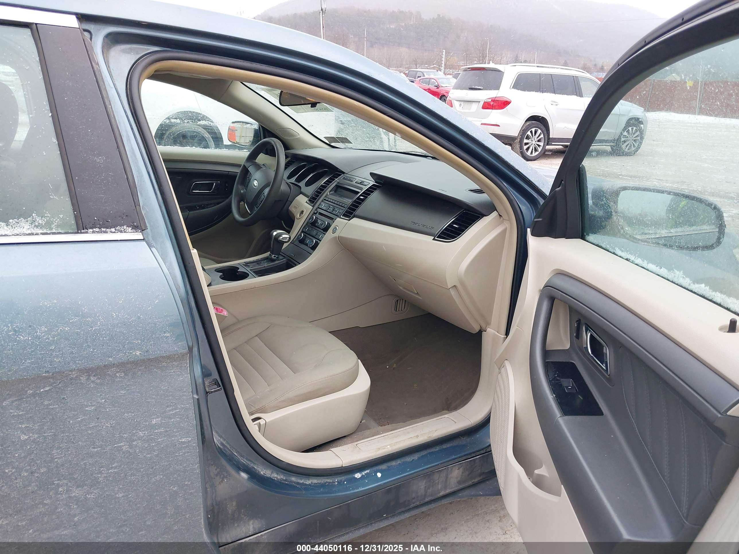 FORD TAURUS image 5