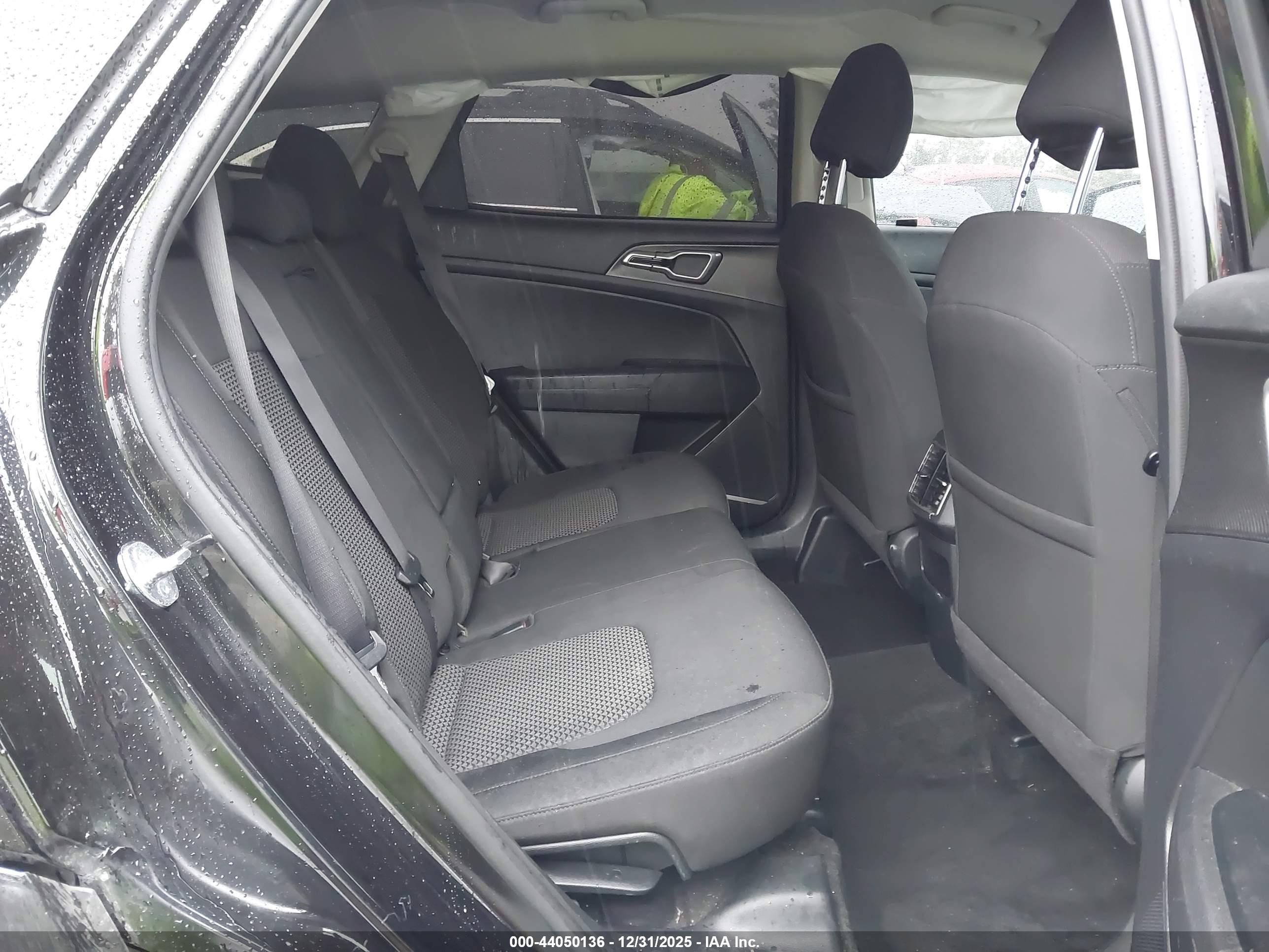 KIA SPORTAGE image 8