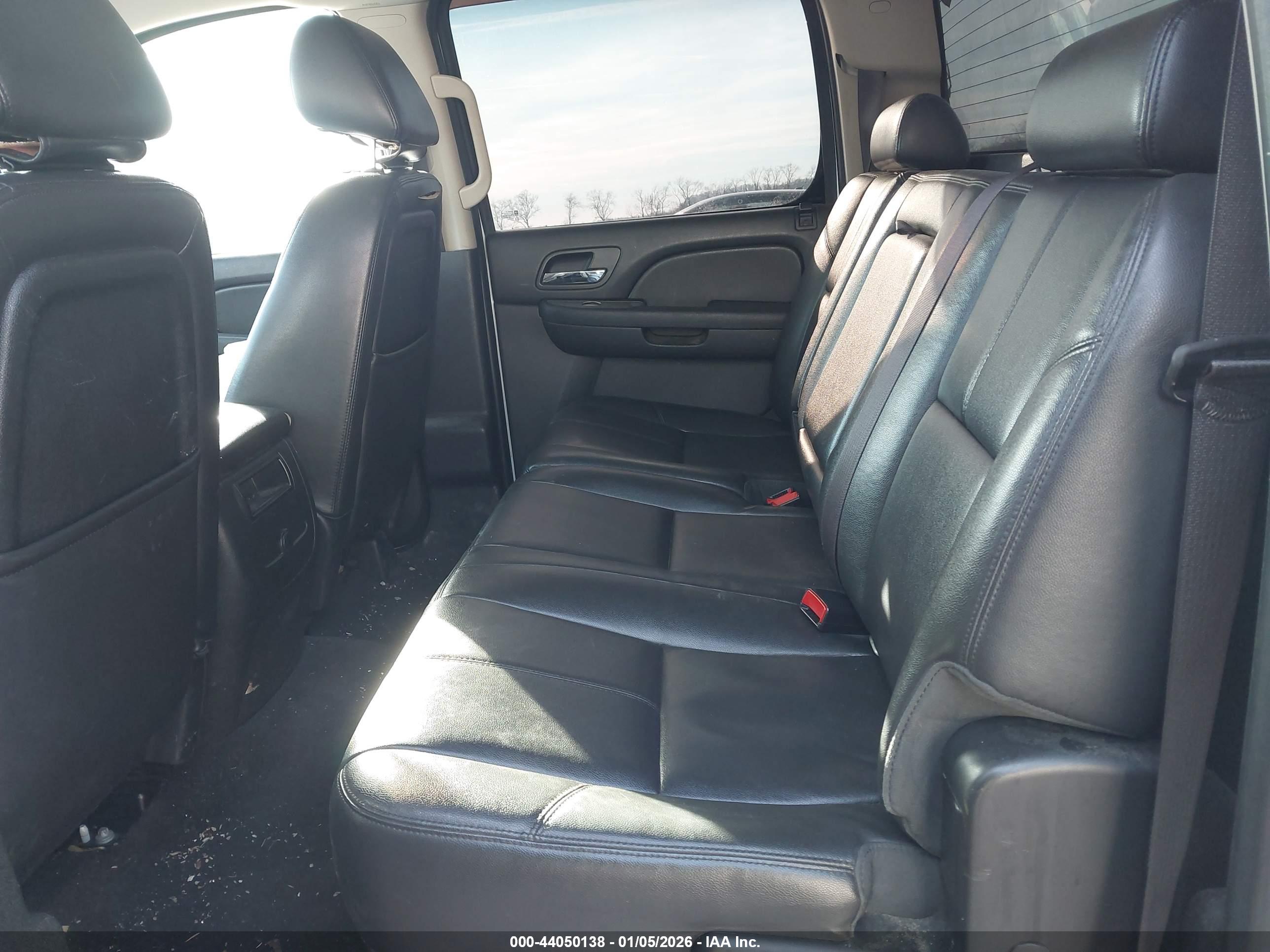 CHEVROLET SILVERADO image 8