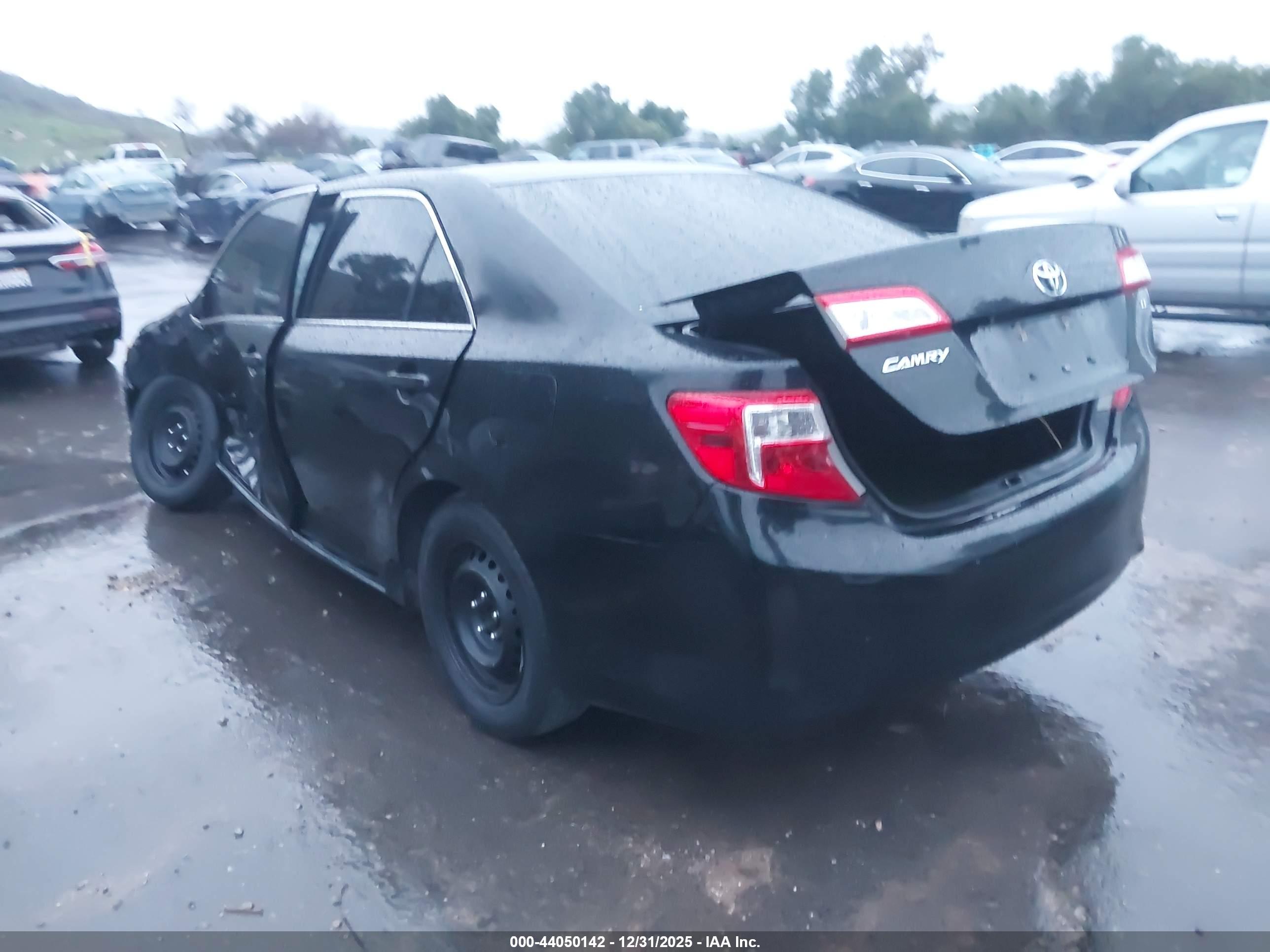 TOYOTA CAMRY image 3