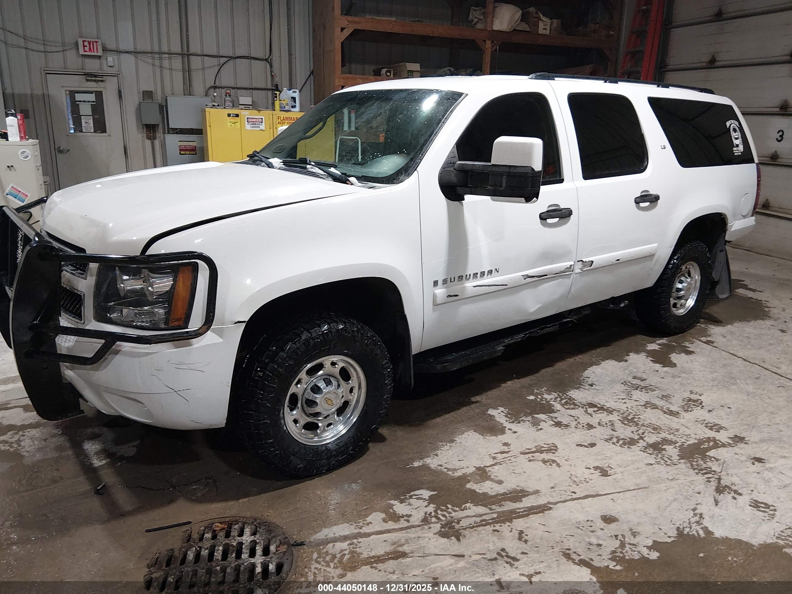 CHEVROLET SUBURBAN image 2
