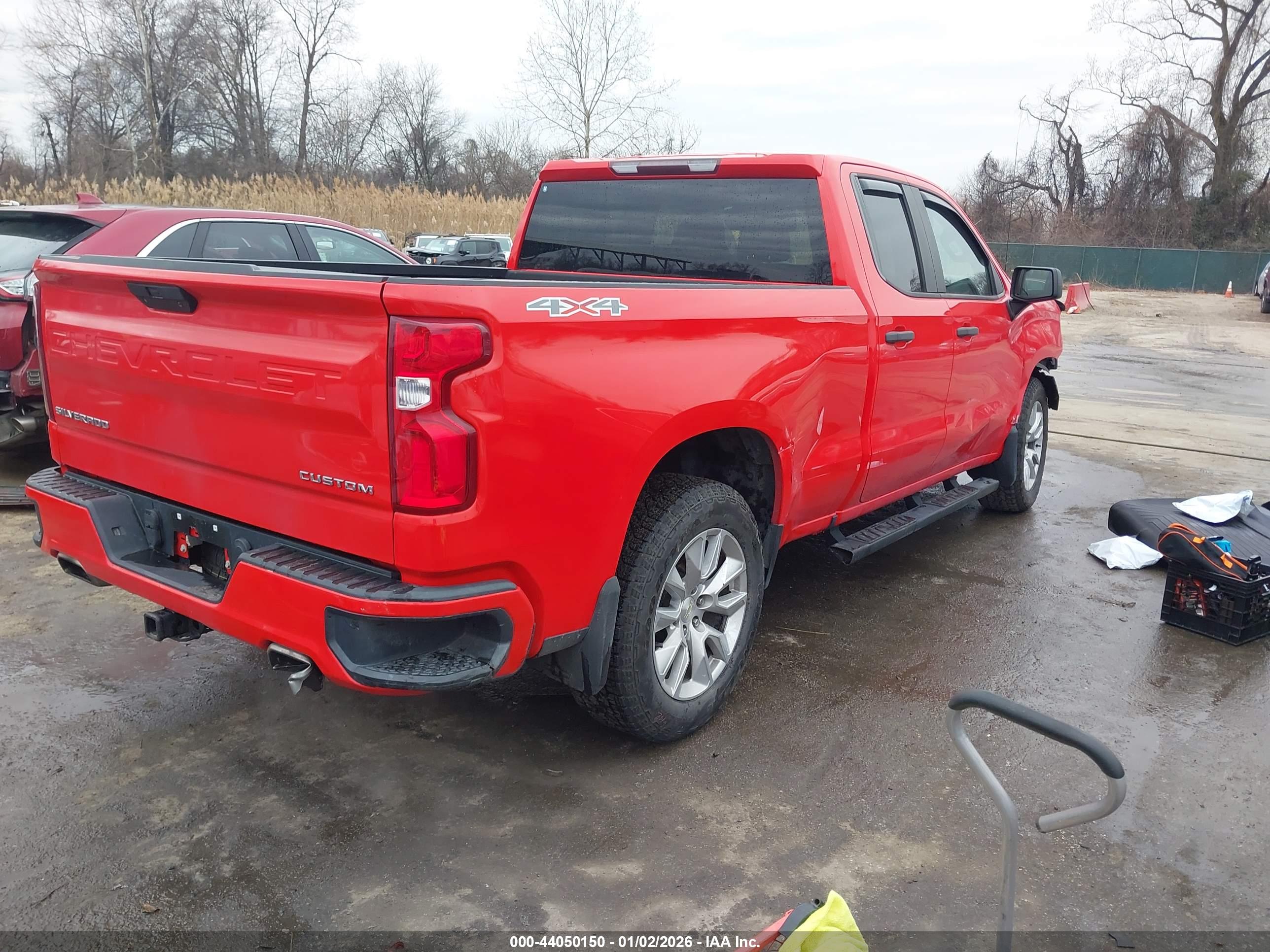 CHEVROLET SILVERADO image 4