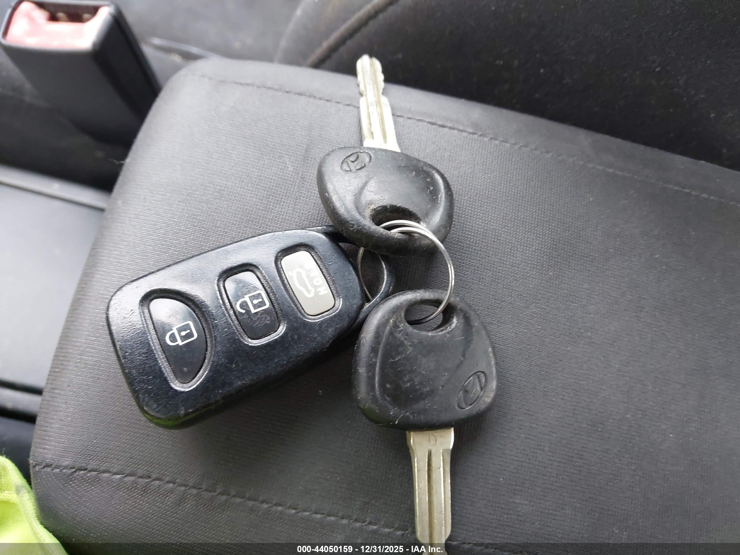 HYUNDAI ELANTRA image 11
