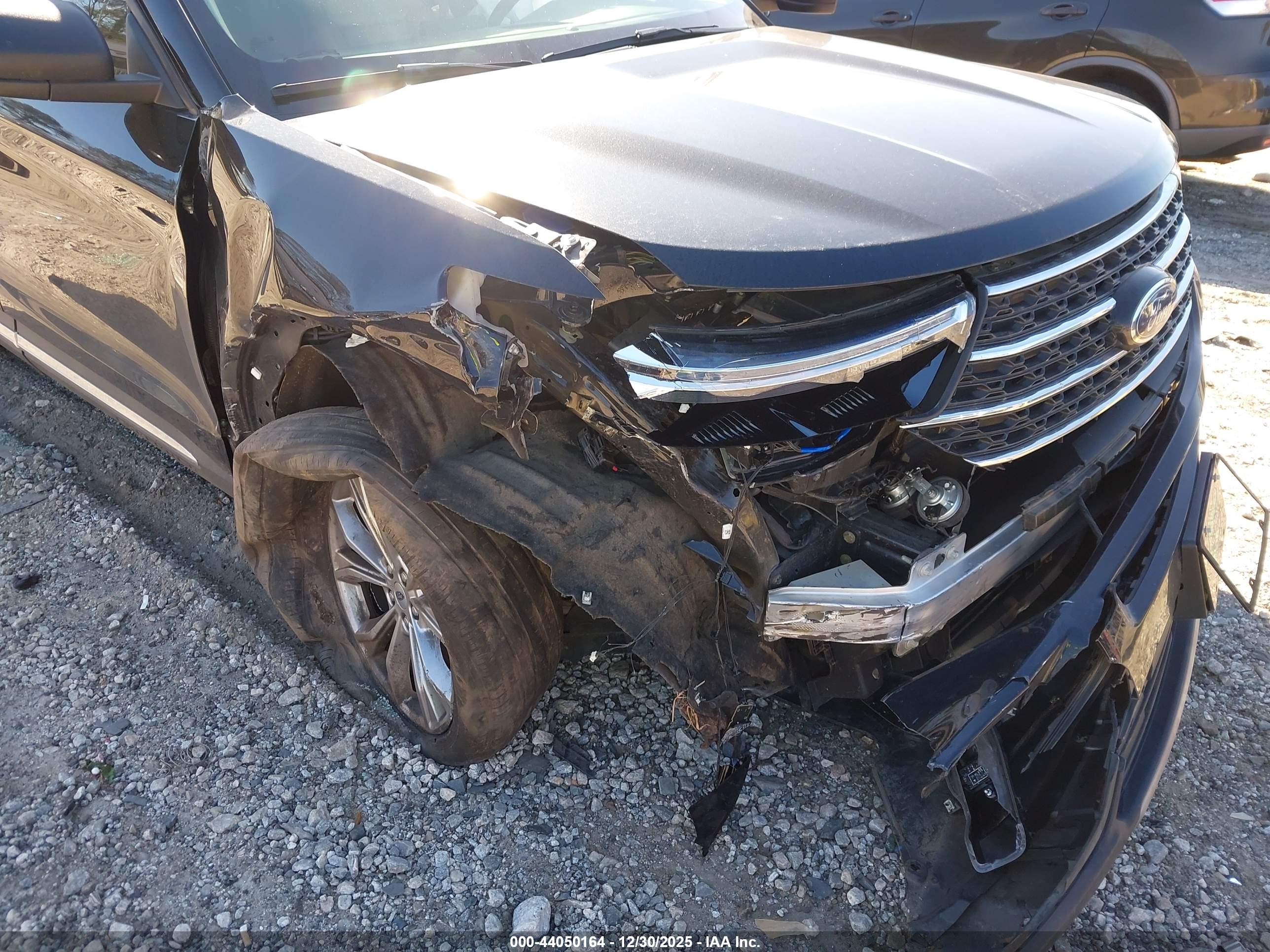 FORD EXPLORER image 6
