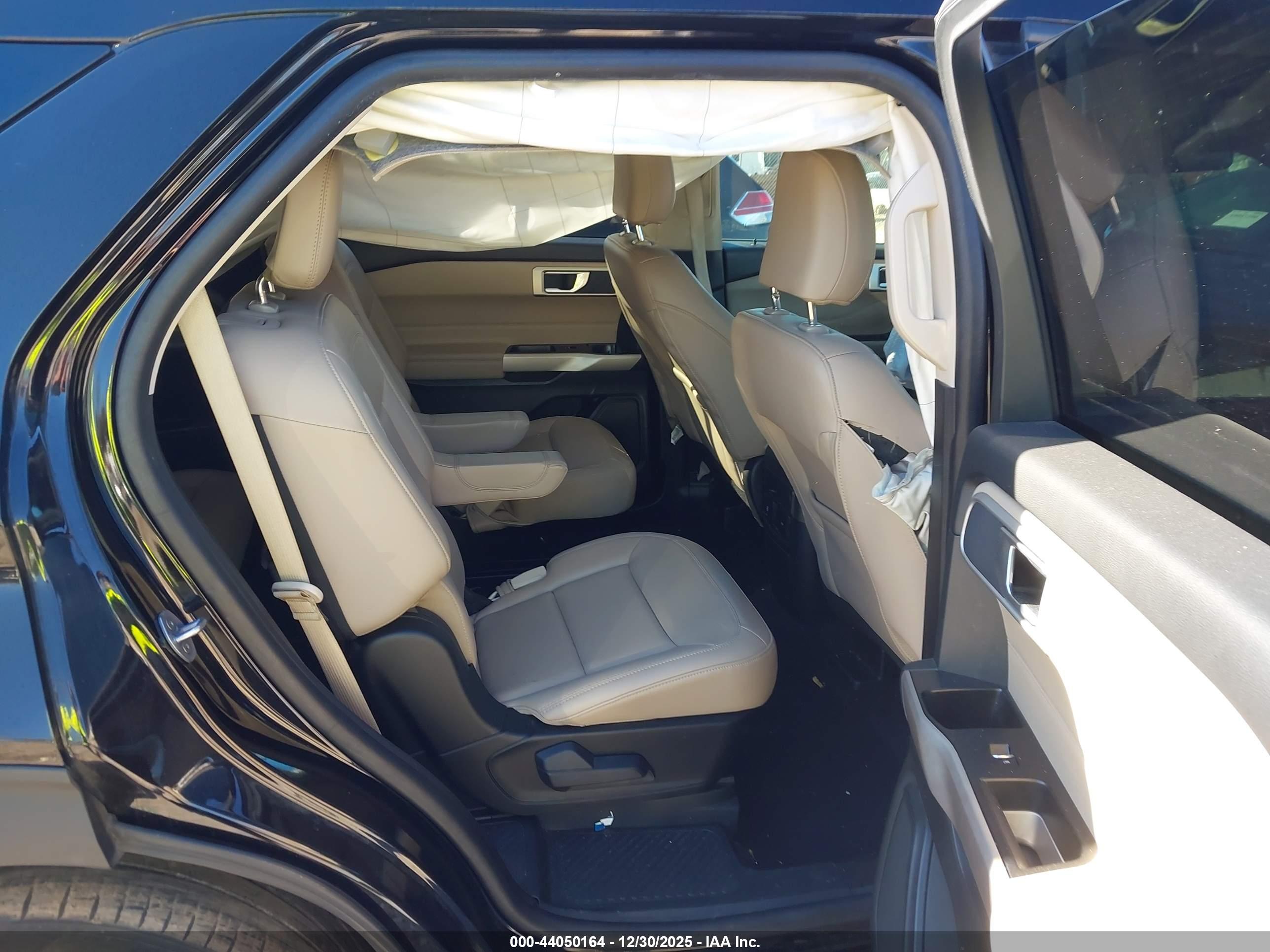 FORD EXPLORER image 8