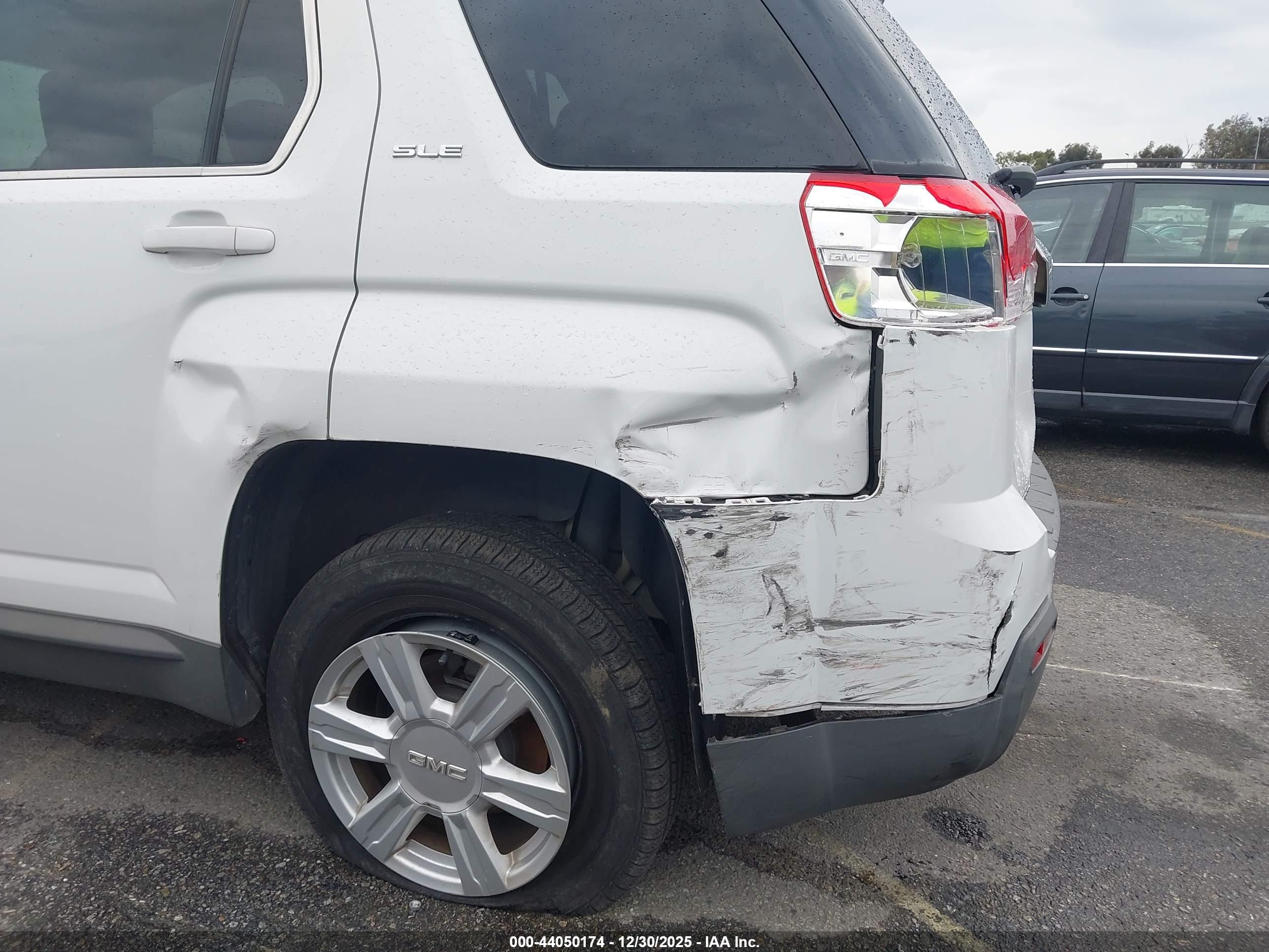 GMC TERRAIN image 6