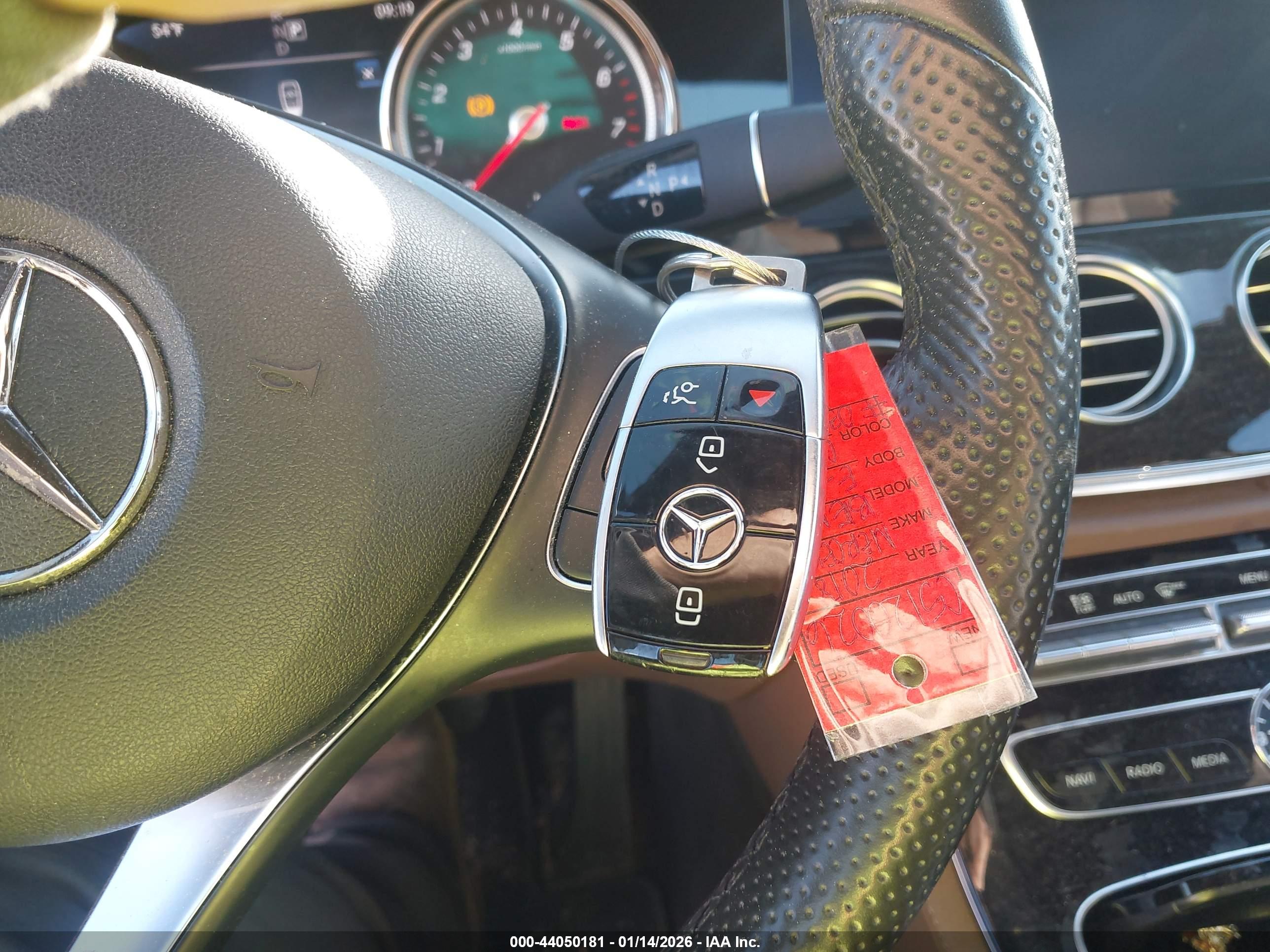 MERCEDES-BENZ E image 11