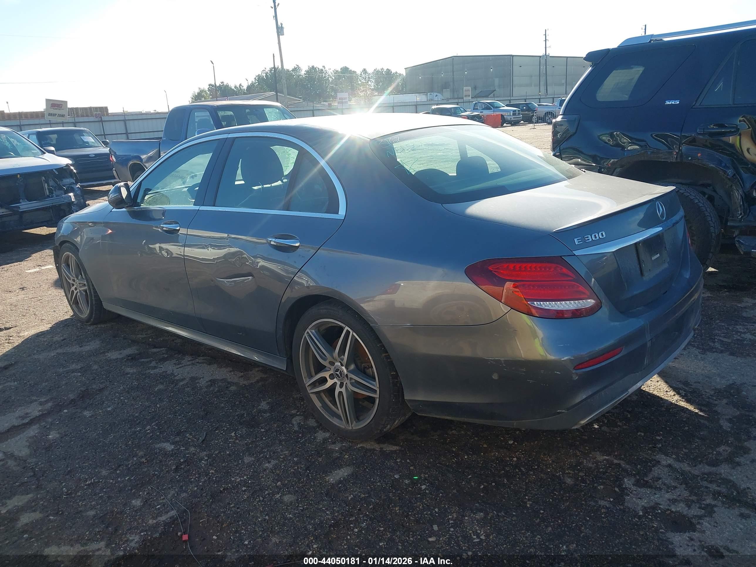 MERCEDES-BENZ E image 3