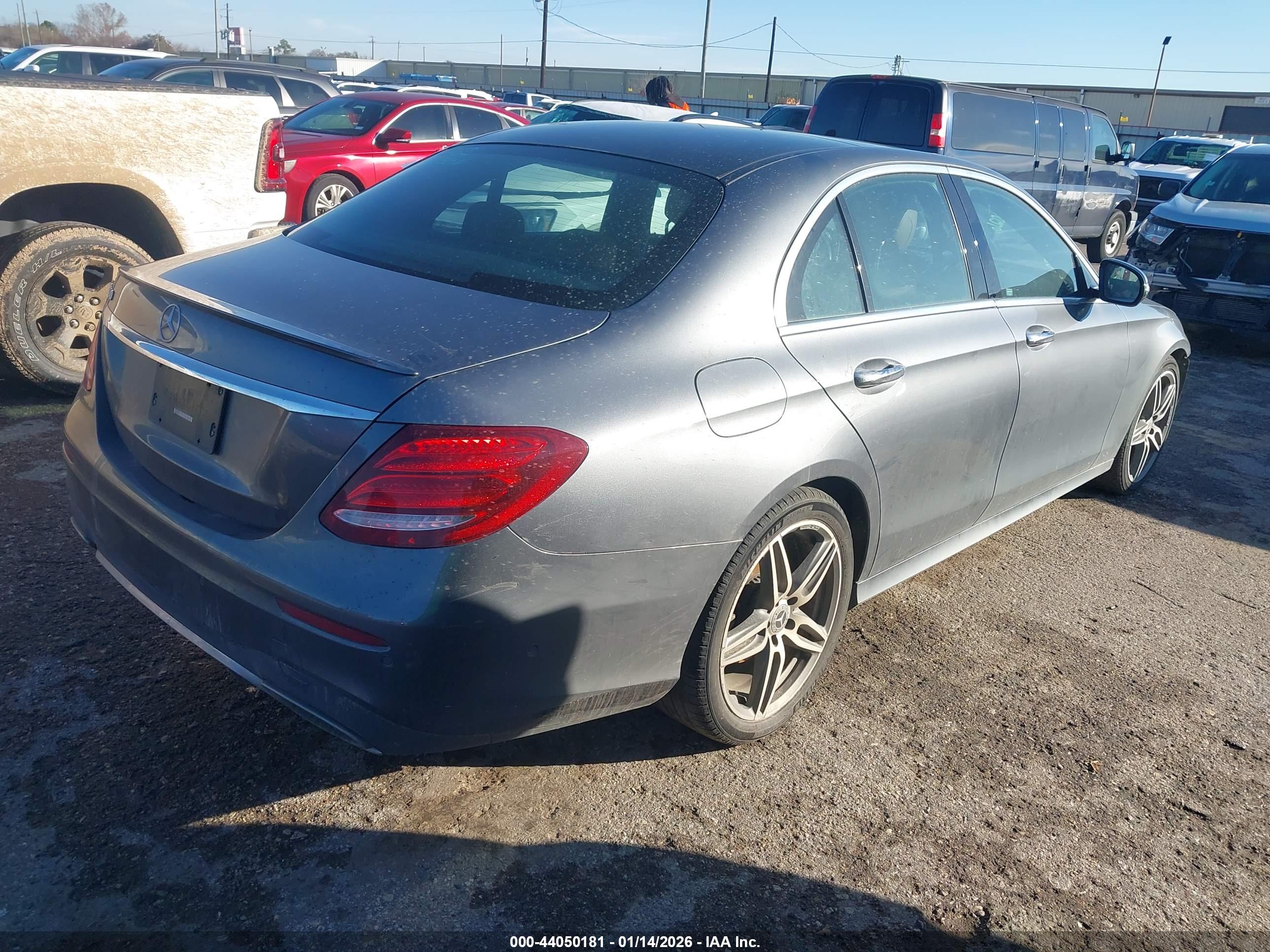 MERCEDES-BENZ E image 4