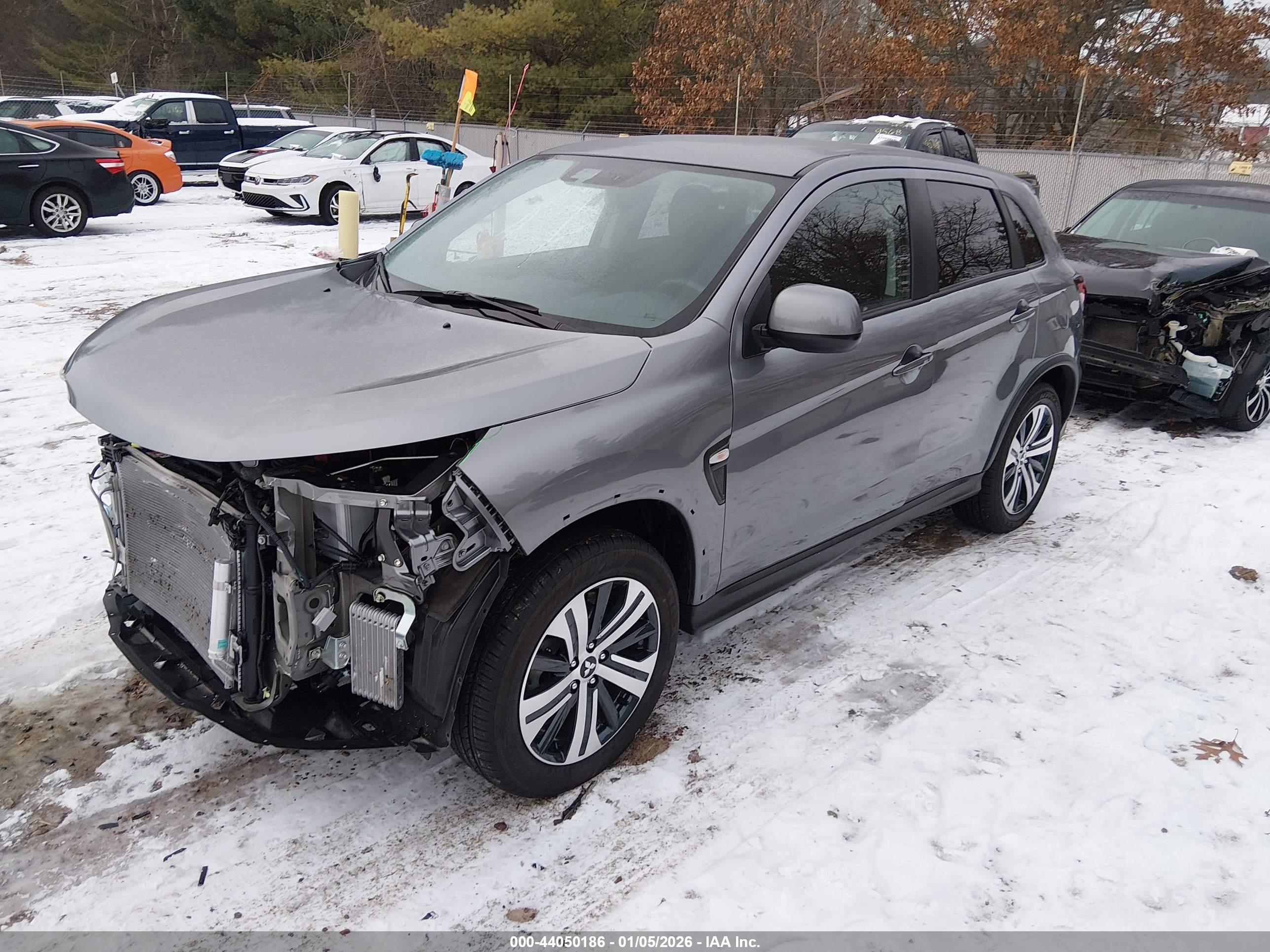 MITSUBISHI OUTLANDER image 2