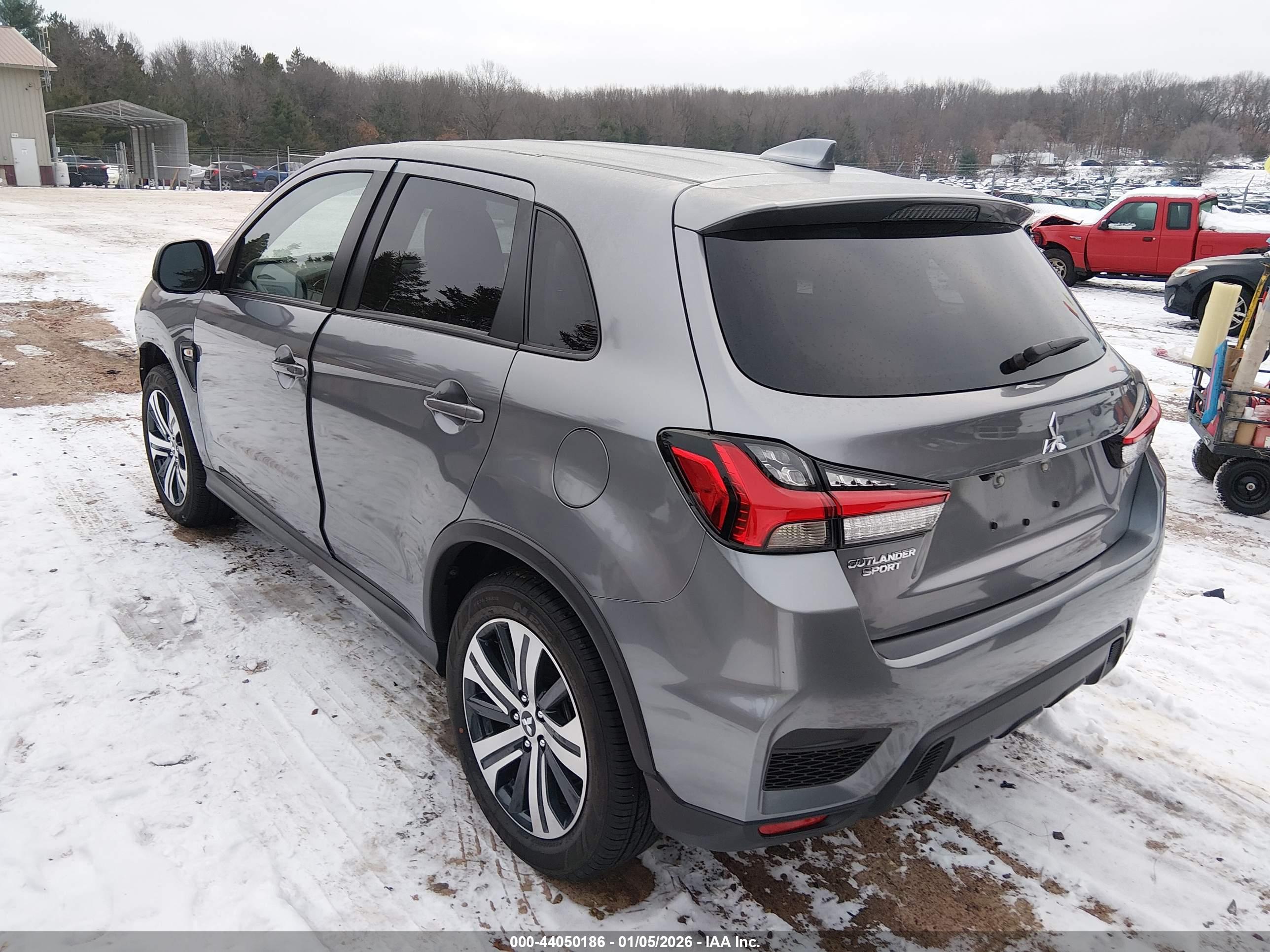 MITSUBISHI OUTLANDER image 3