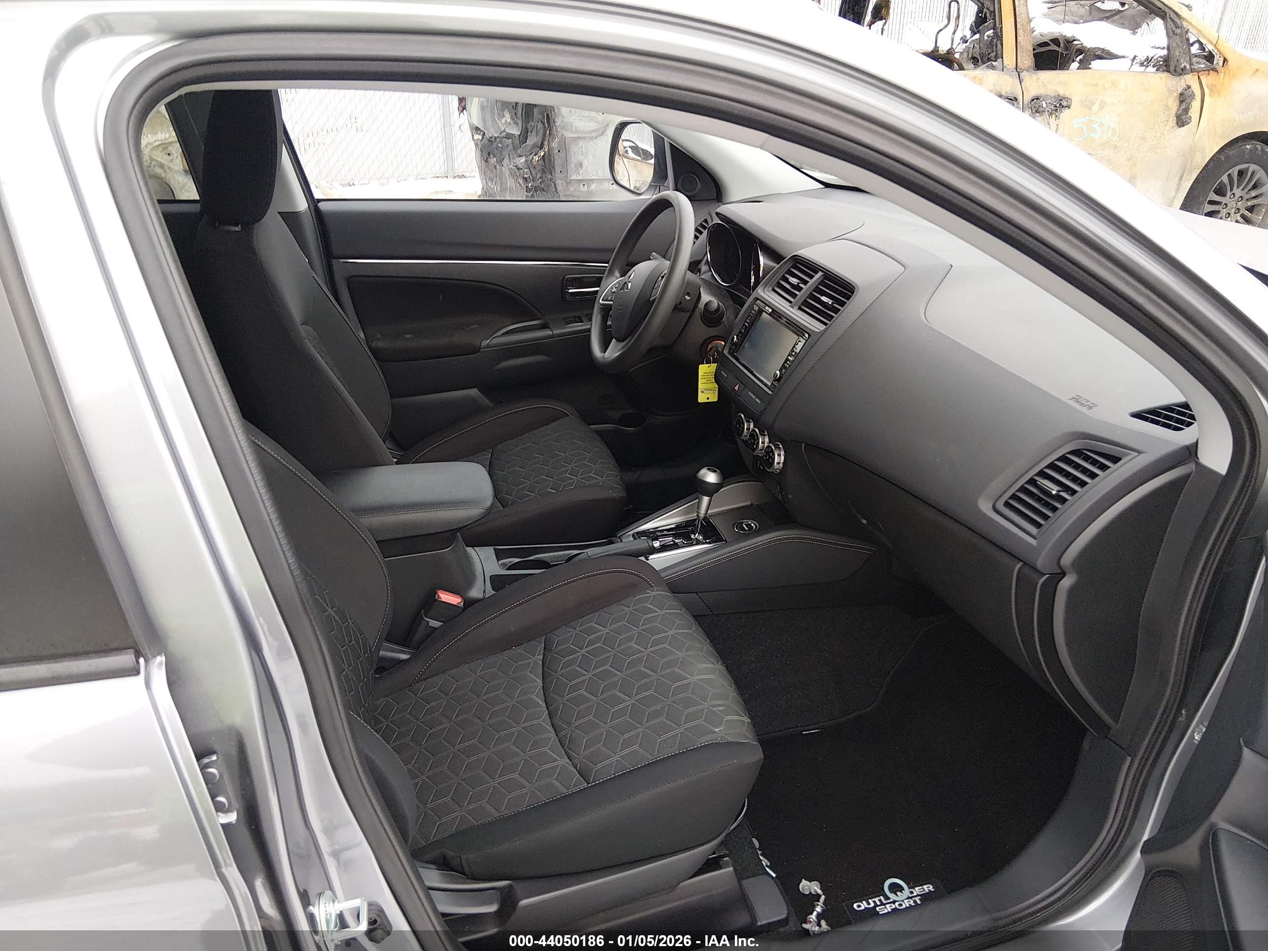 MITSUBISHI OUTLANDER image 5