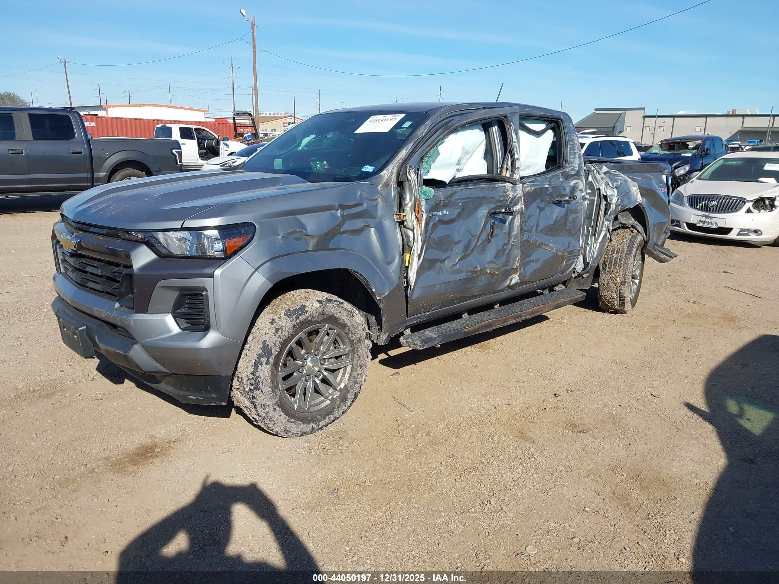 CHEVROLET COLORADO image 2
