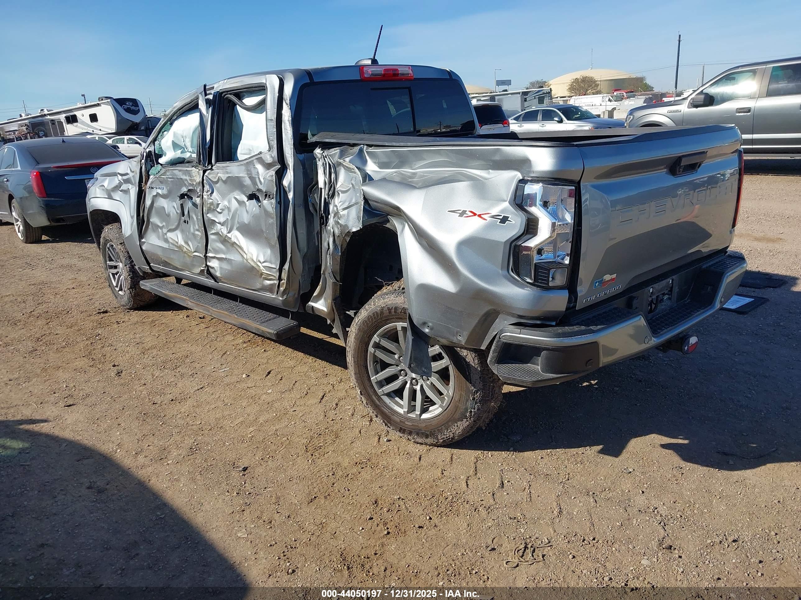 CHEVROLET COLORADO image 3
