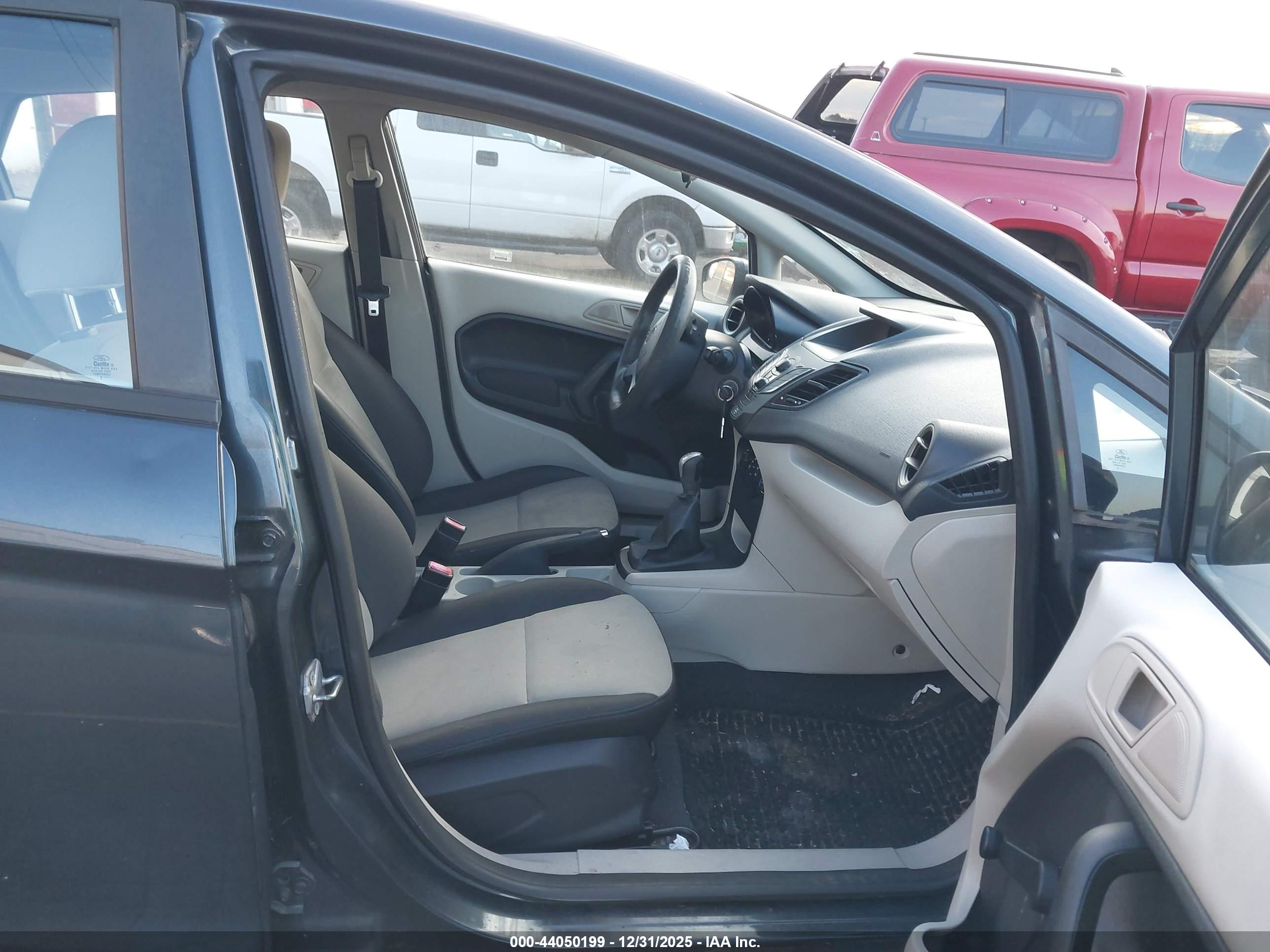 FORD FIESTA image 5