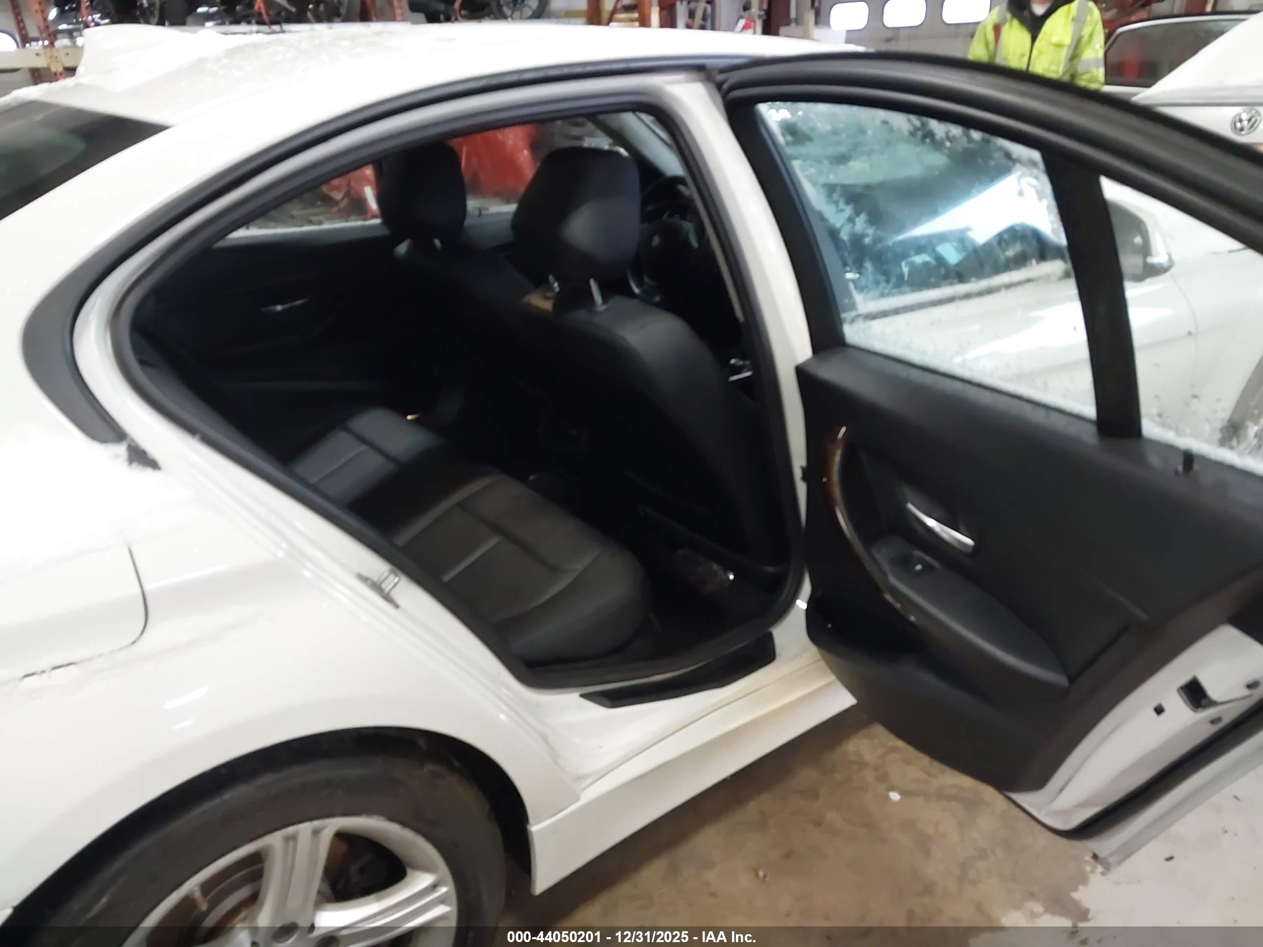 BMW 320I image 8