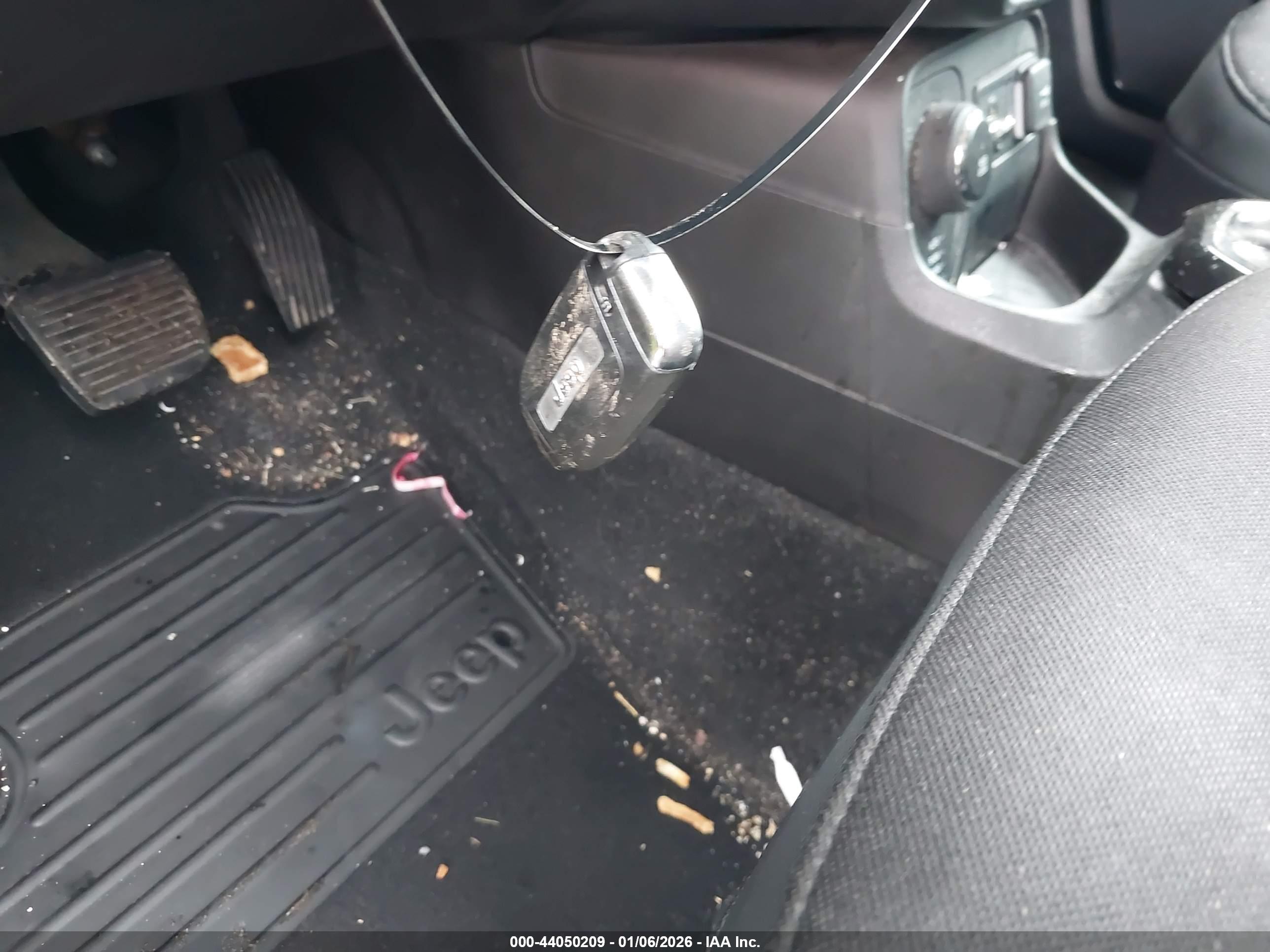 JEEP RENEGADE image 11