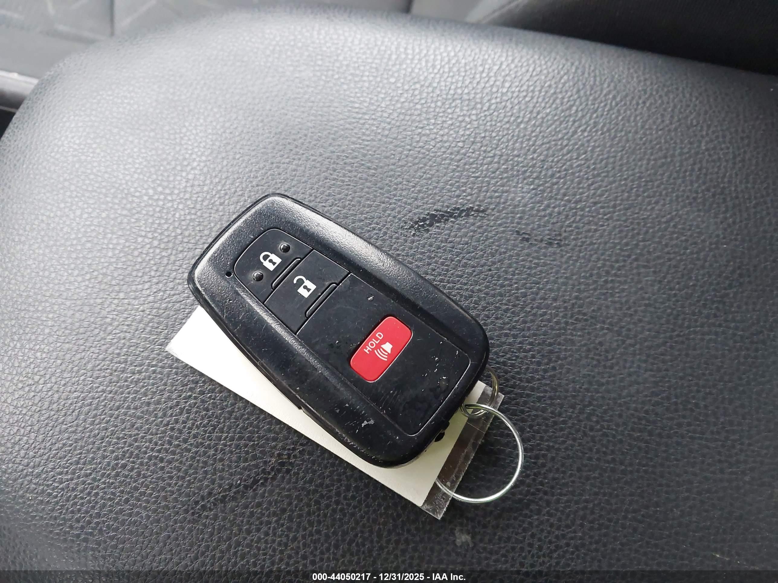 TOYOTA RAV4 image 11