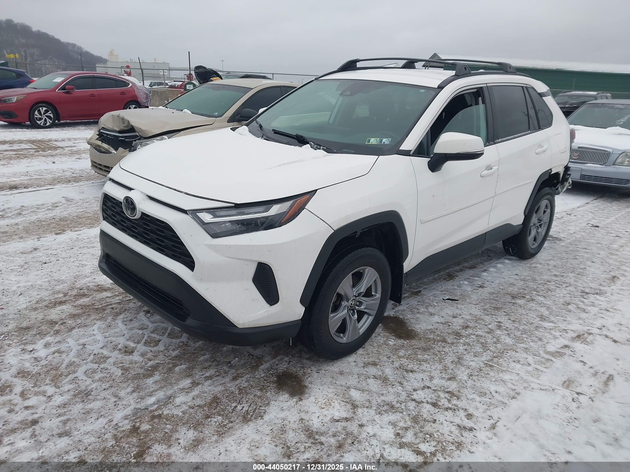 TOYOTA RAV4 image 2