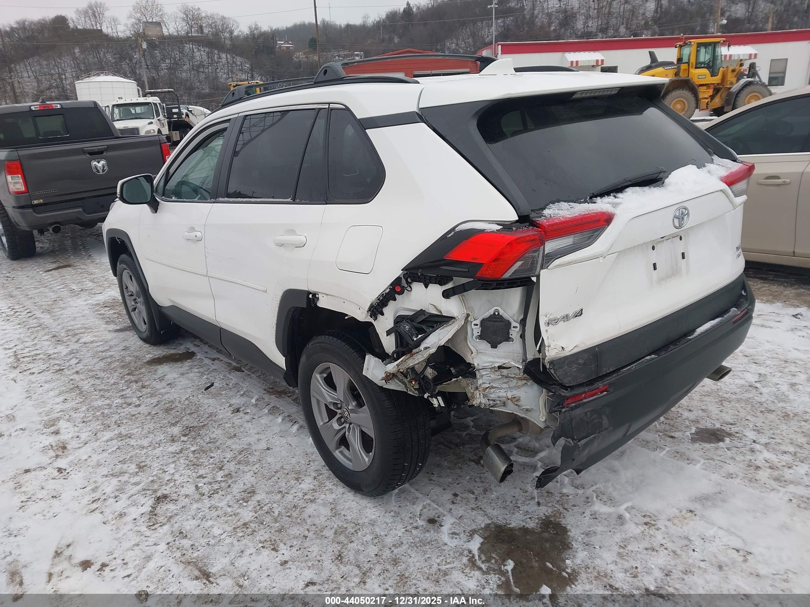TOYOTA RAV4 image 3