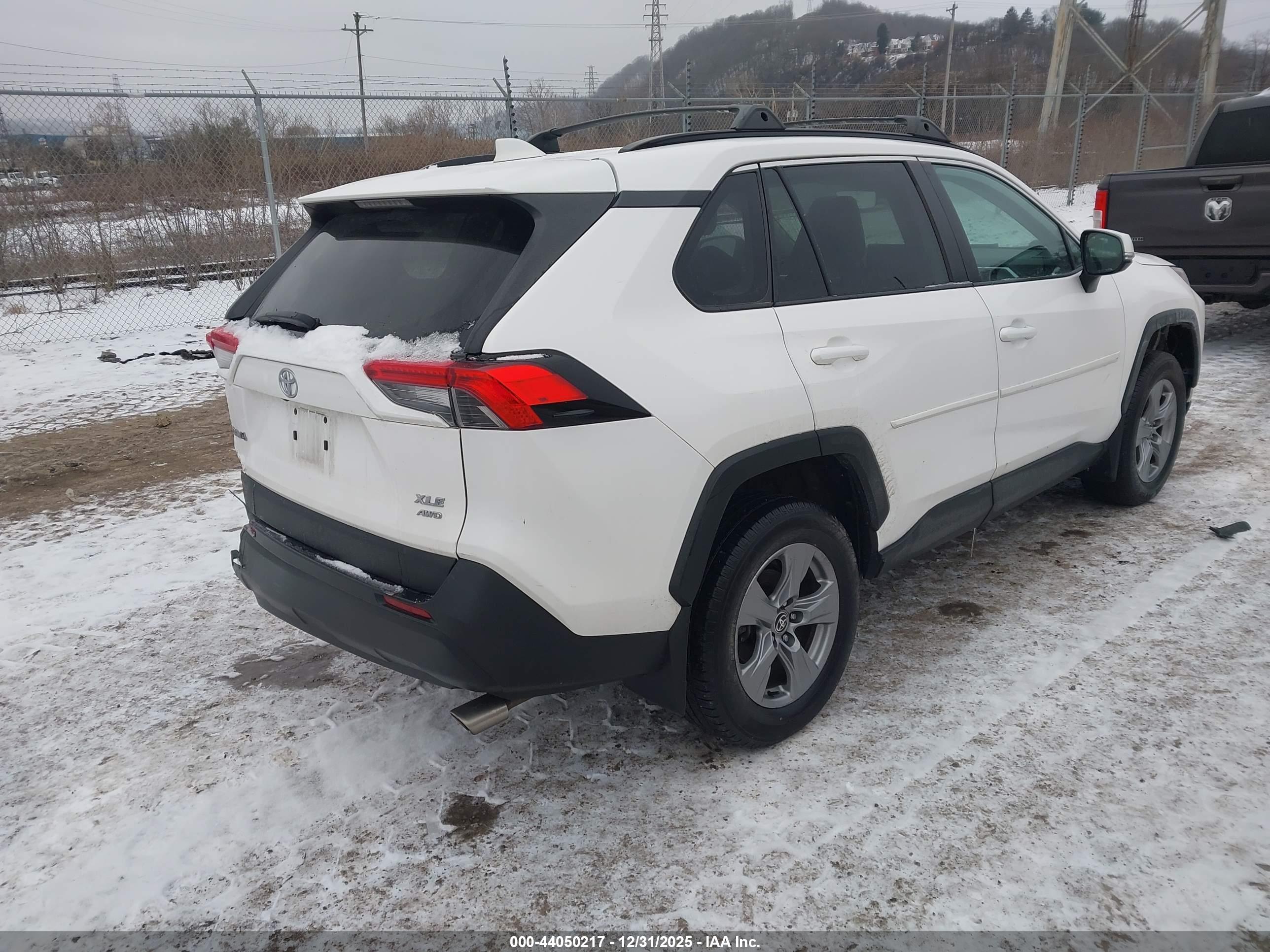 TOYOTA RAV4 image 4