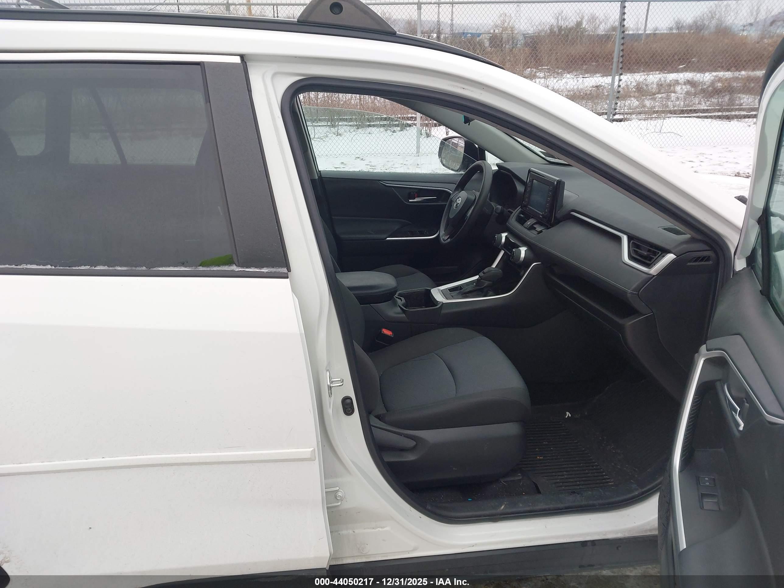 TOYOTA RAV4 image 5