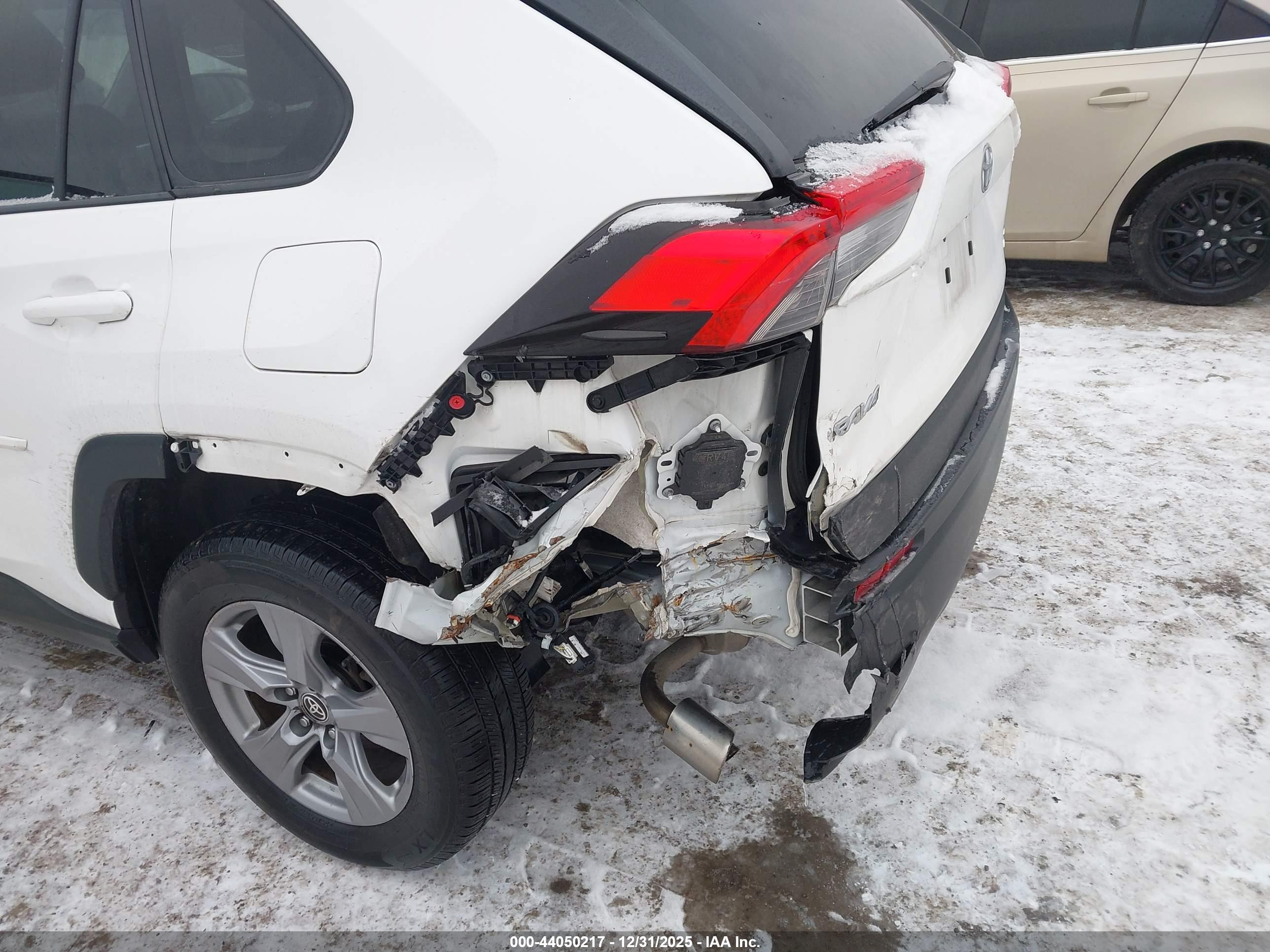 TOYOTA RAV4 image 6