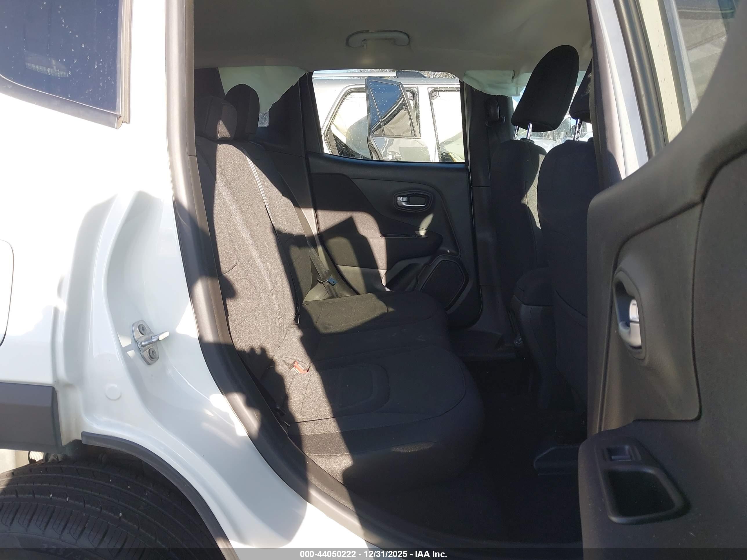 JEEP RENEGADE image 8