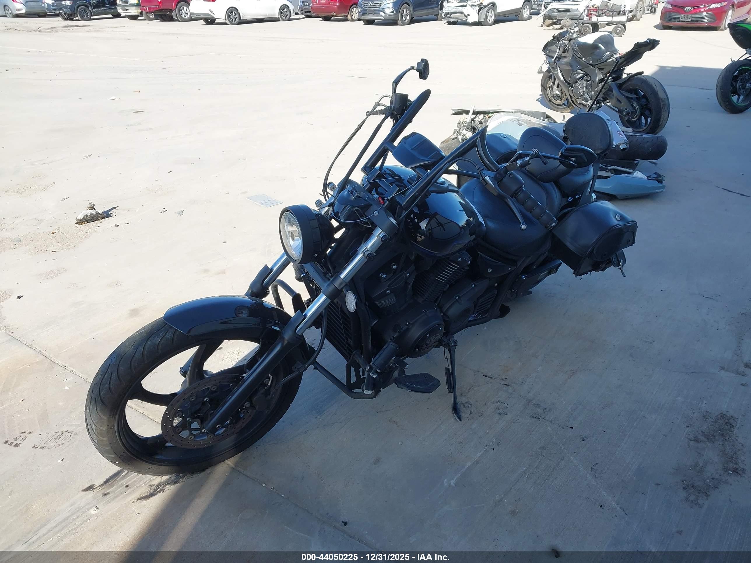 YAMAHA XVS1300 image 2