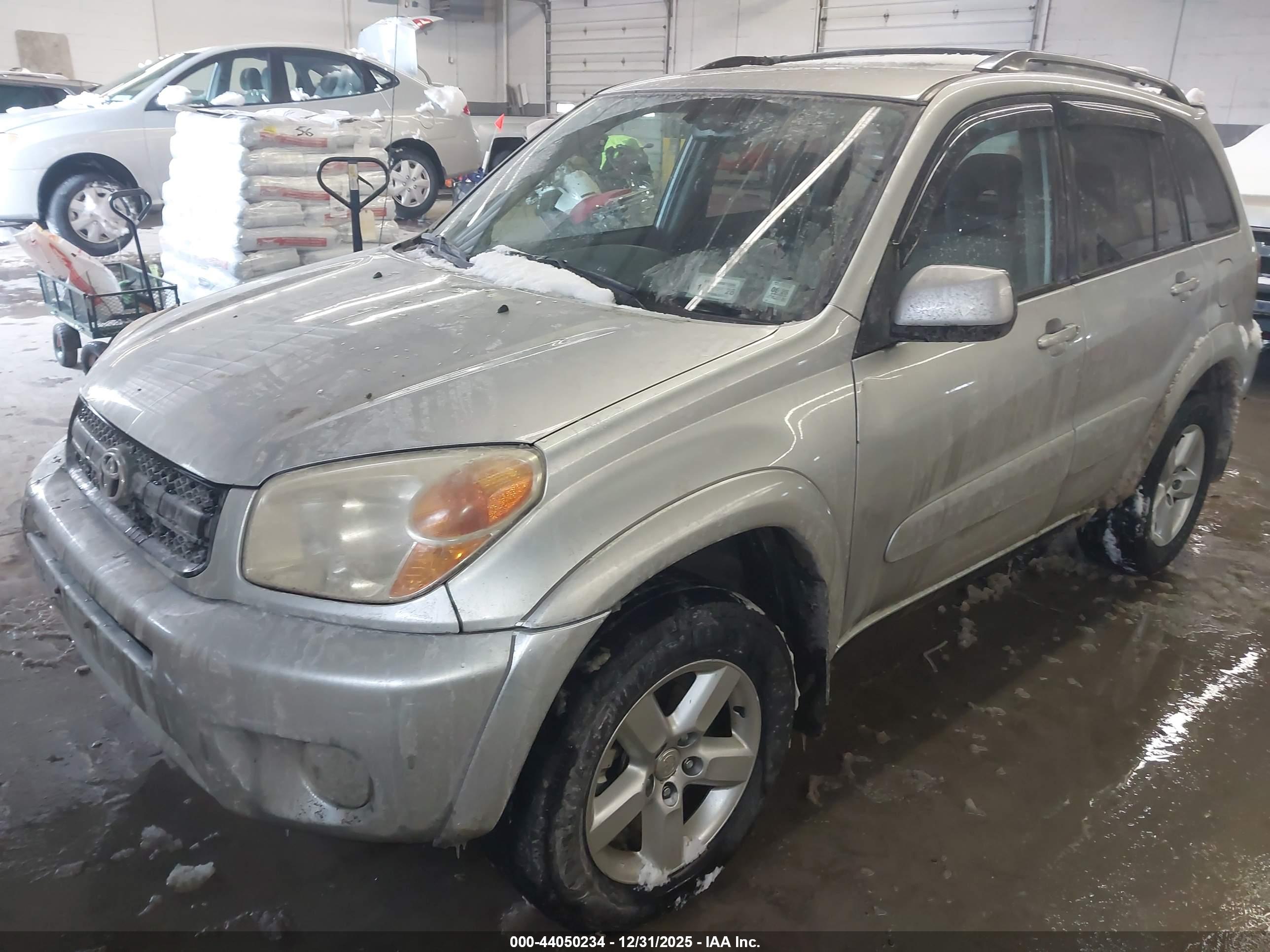 TOYOTA RAV4 image 2