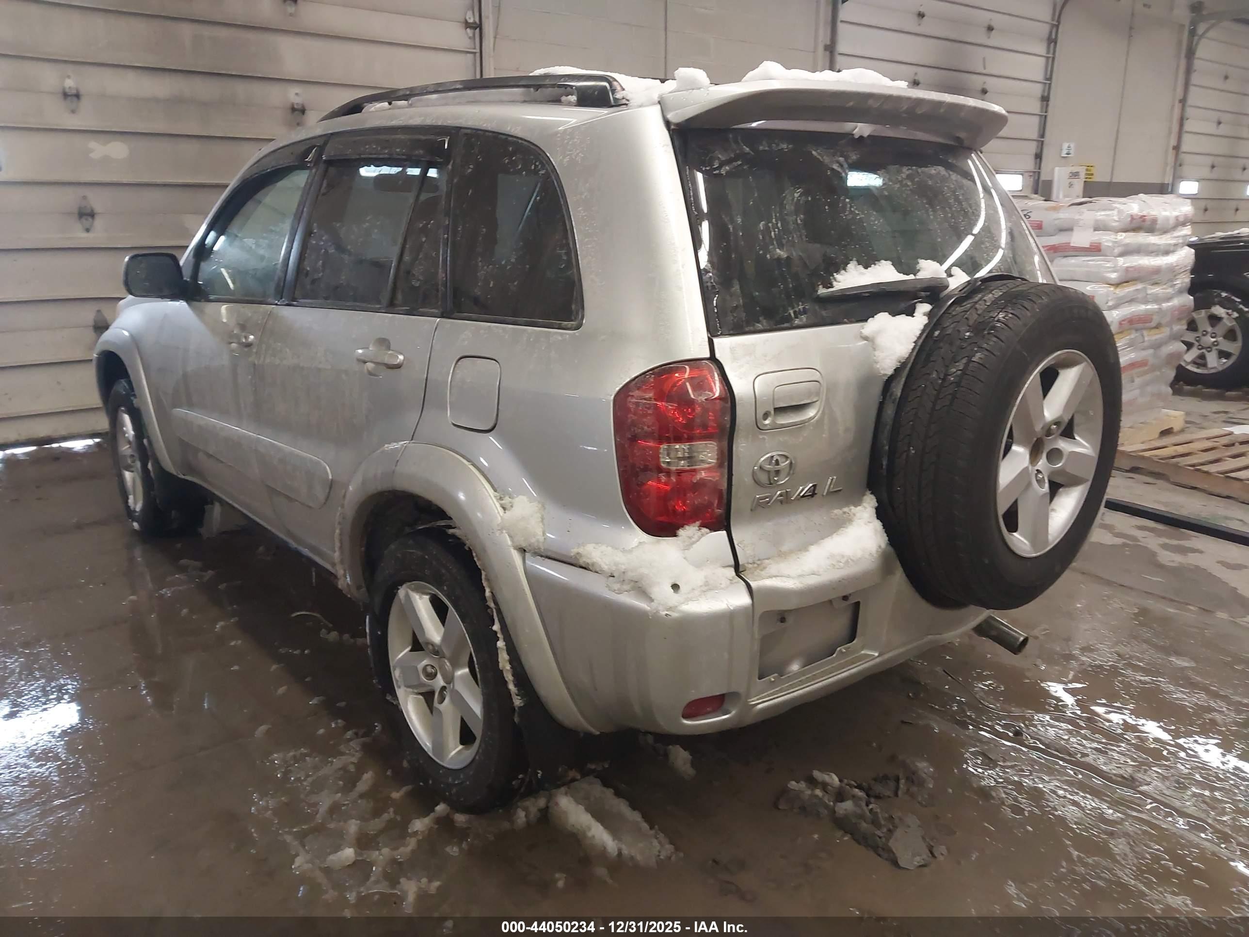 TOYOTA RAV4 image 3