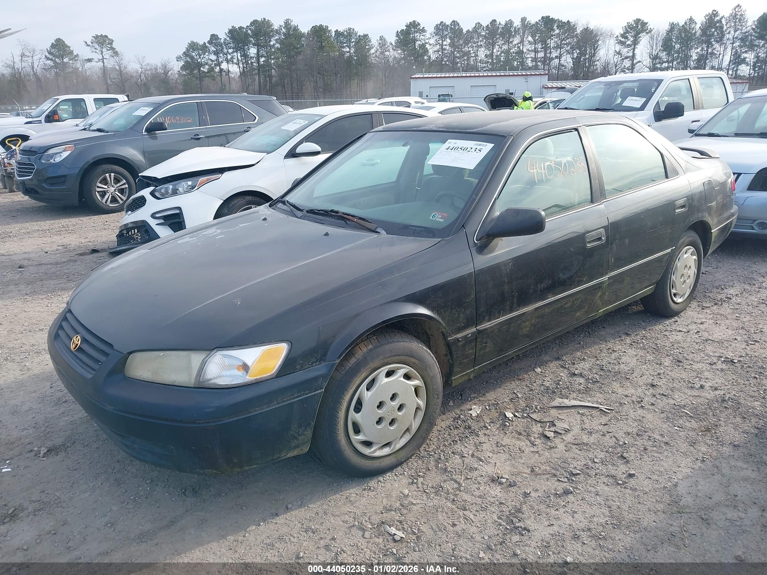 TOYOTA CAMRY image 2