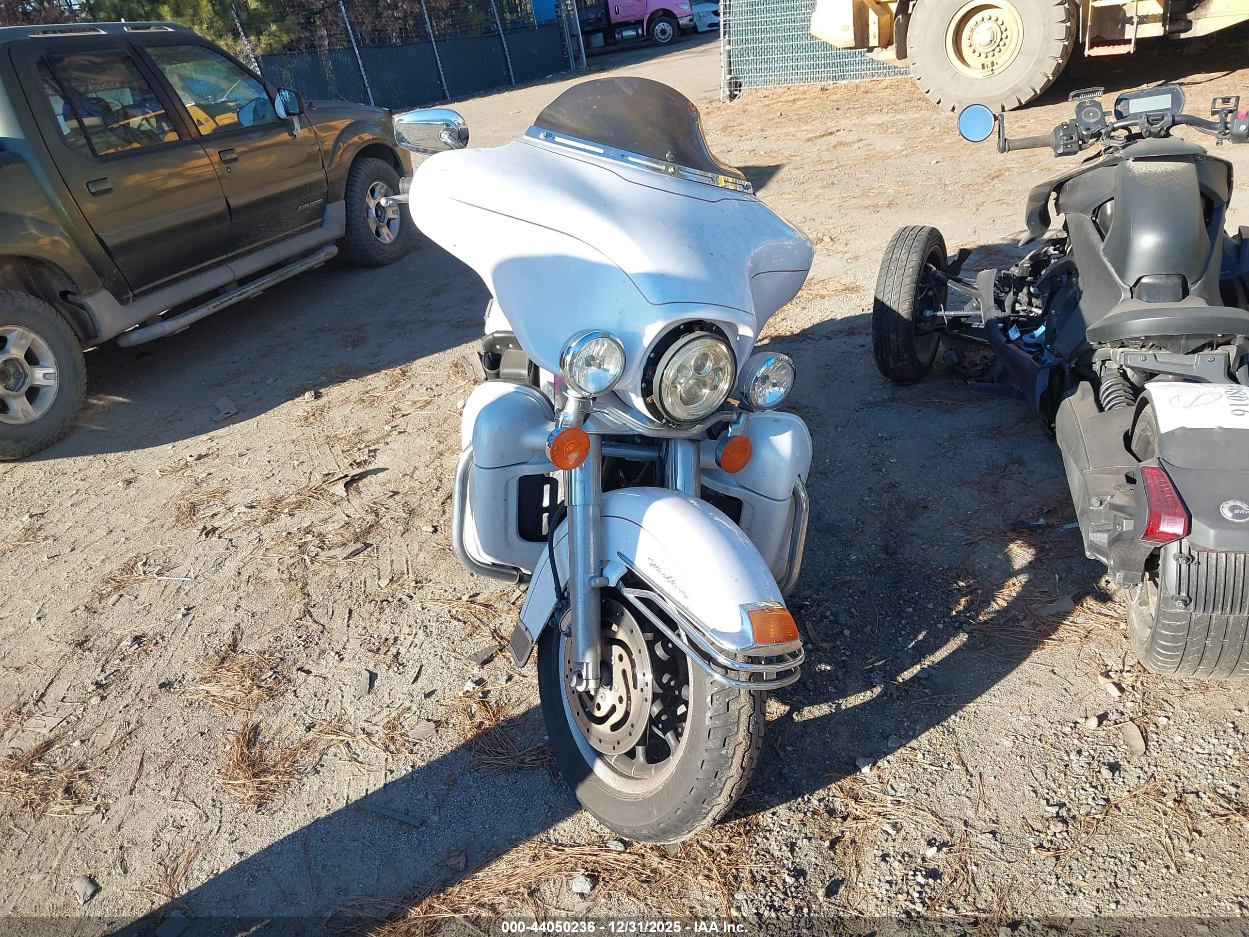HARLEY-DAVIDSON FLHTCUI image 5
