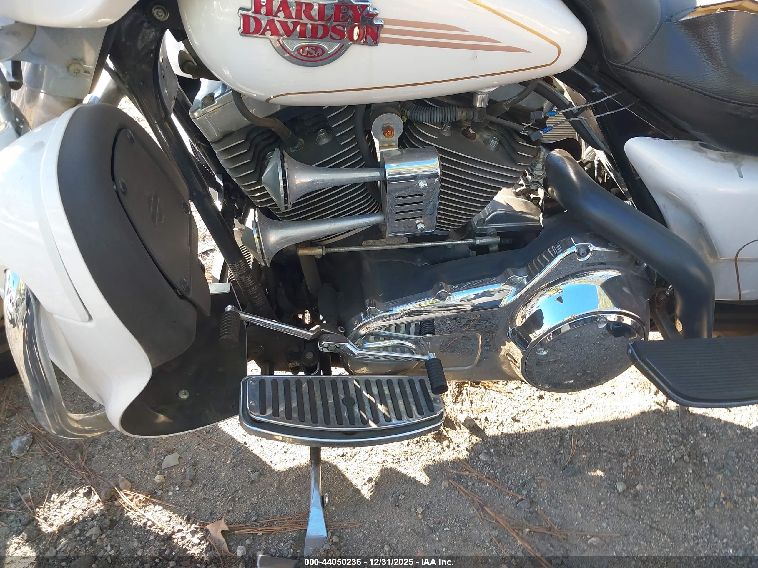 HARLEY-DAVIDSON FLHTCUI image 9