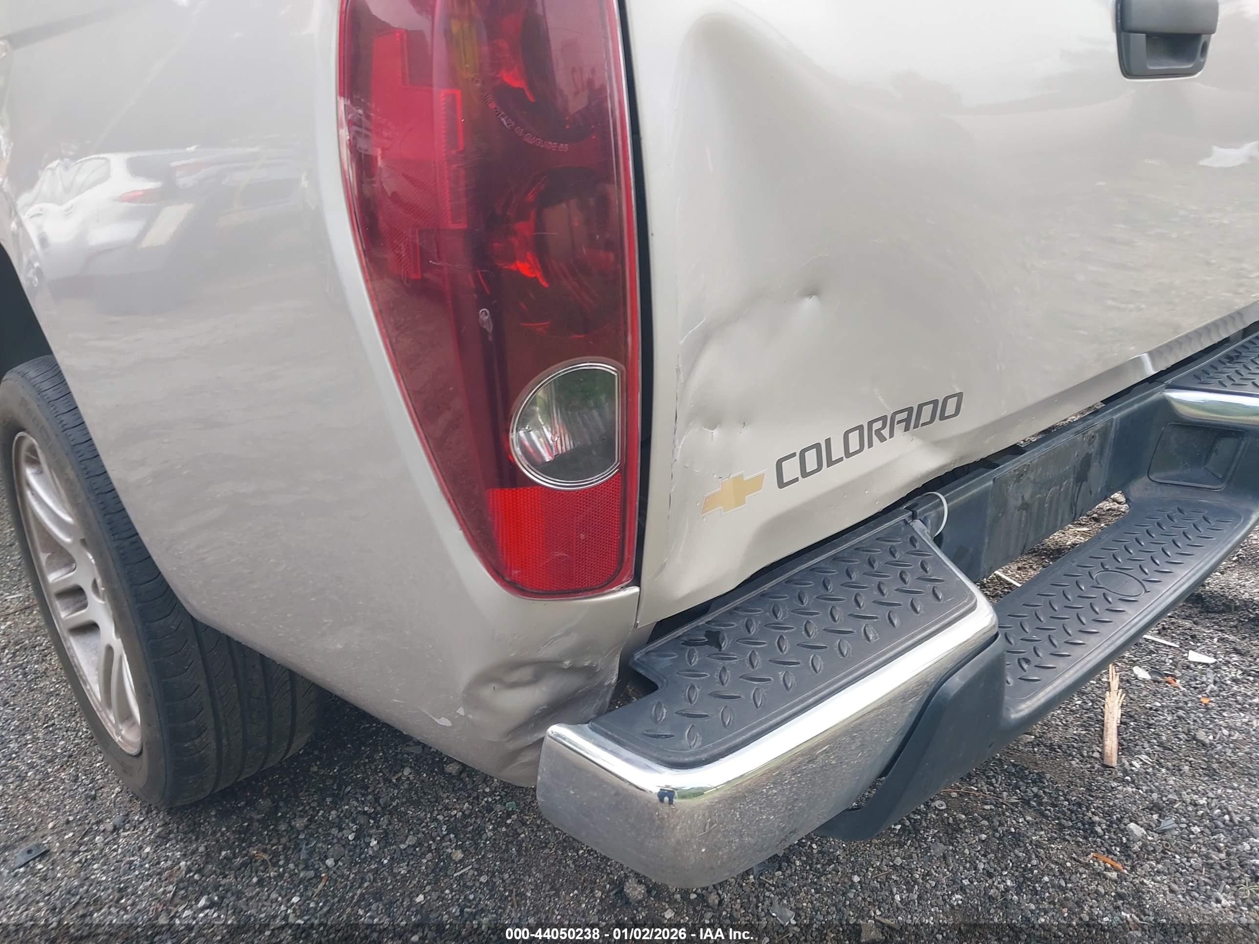 CHEVROLET COLORADO image 6