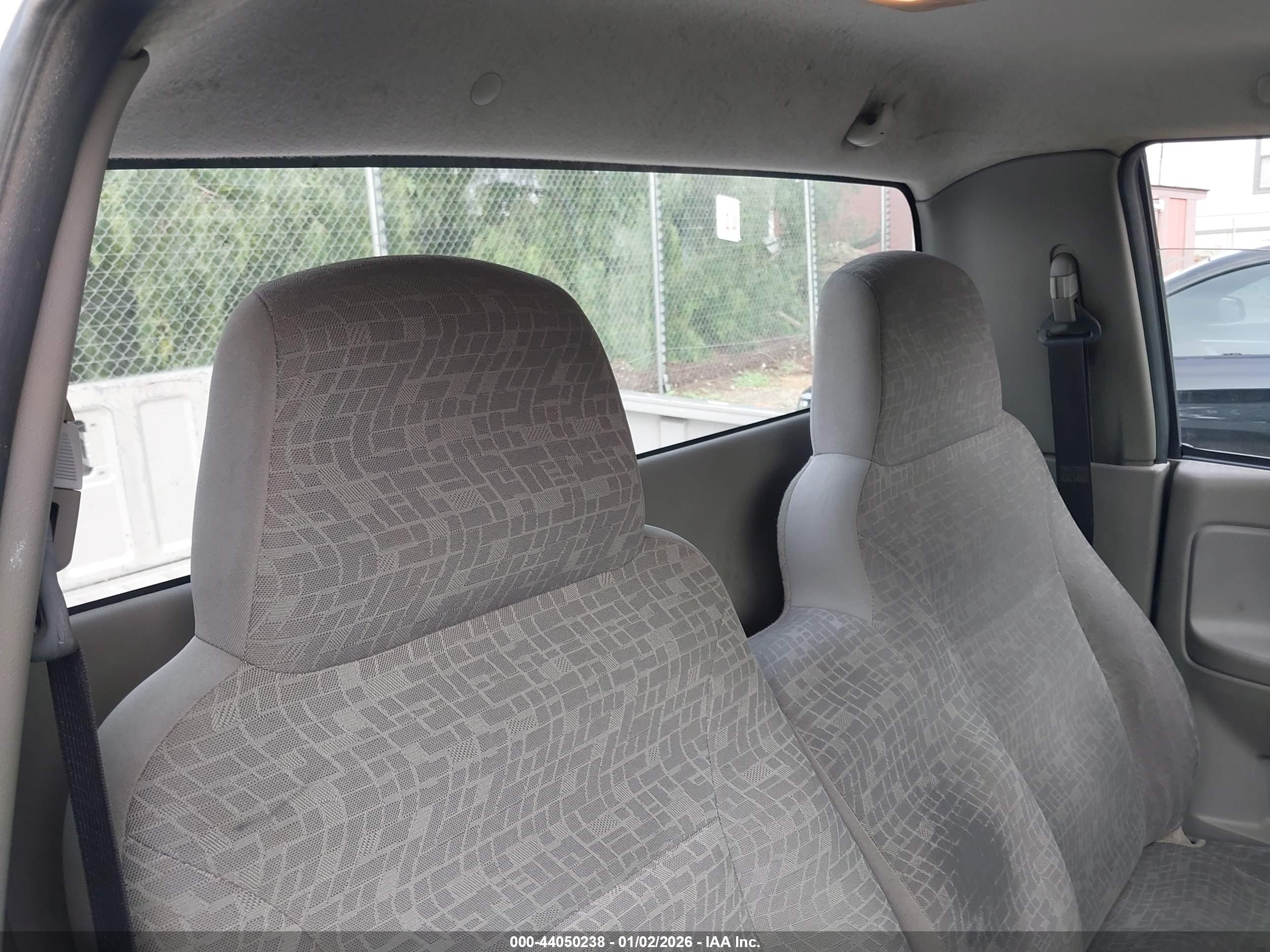 CHEVROLET COLORADO image 8