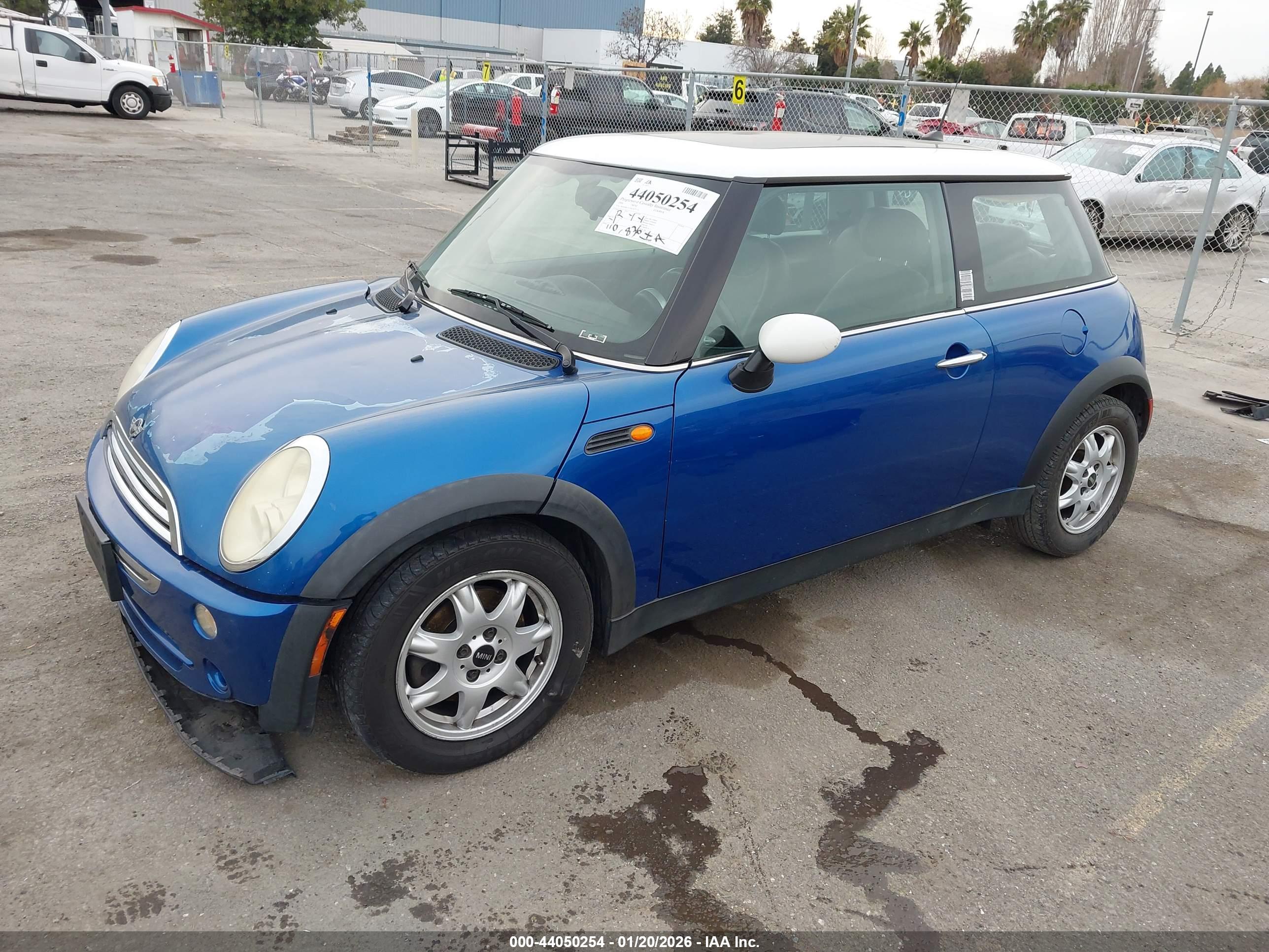 MINI COOPER image 2