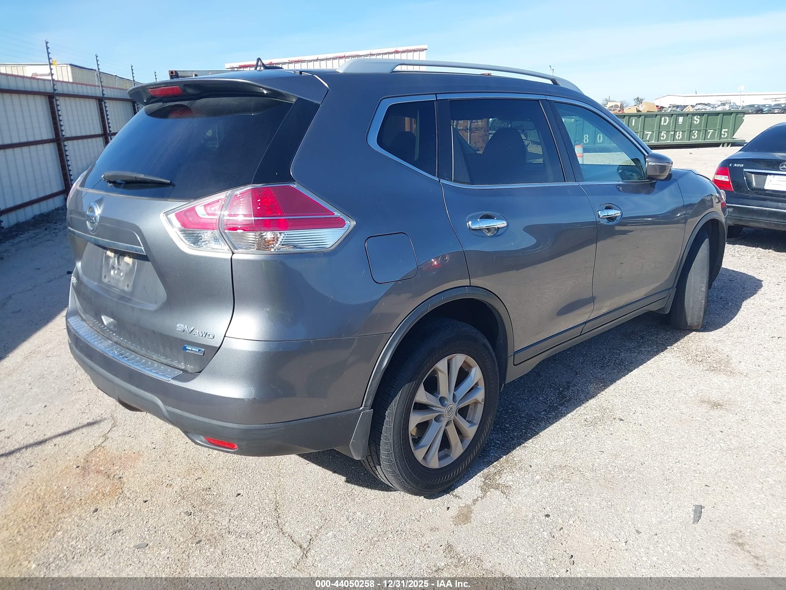 NISSAN ROGUE image 4