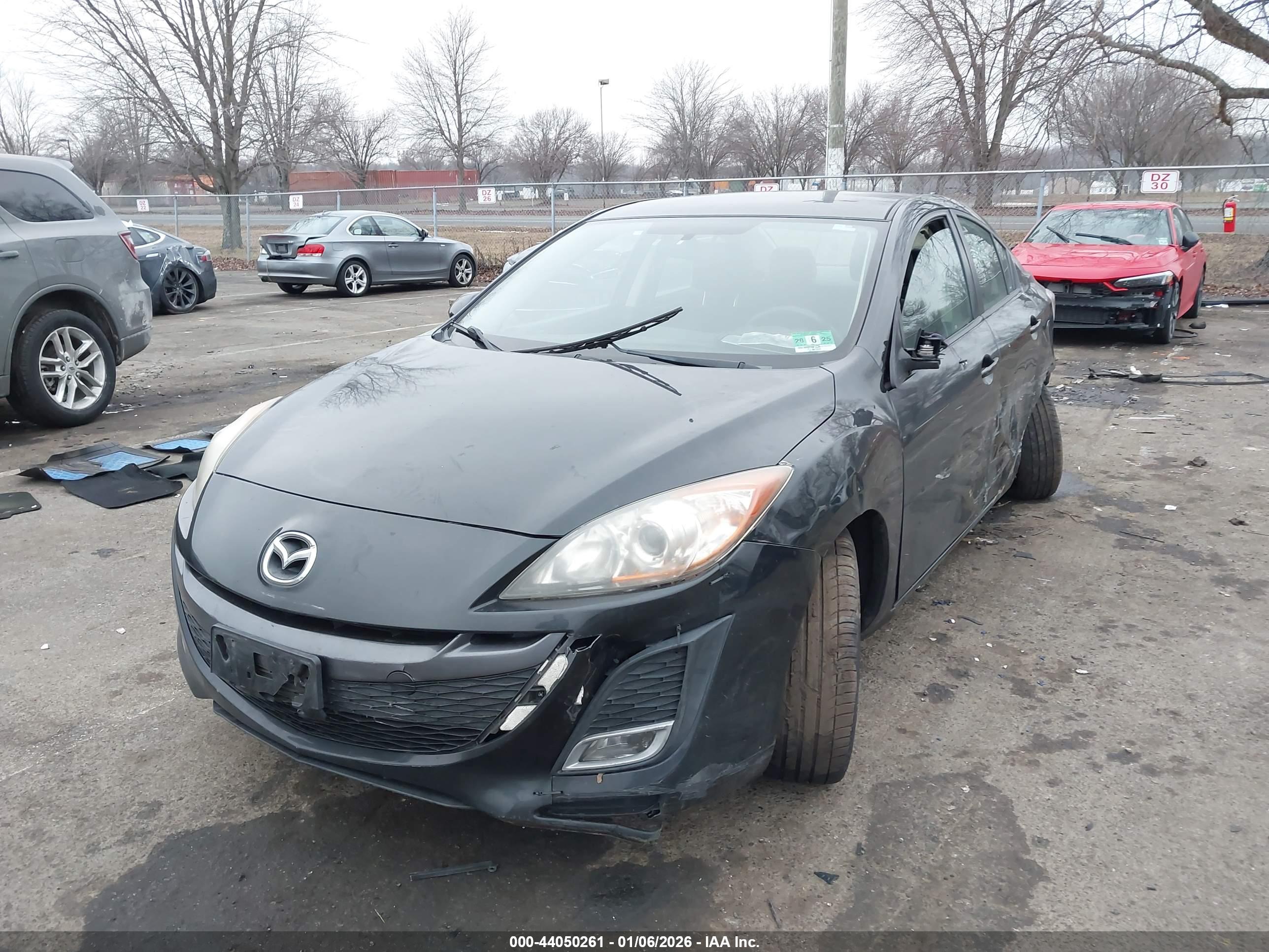 MAZDA MAZDA3 image 2