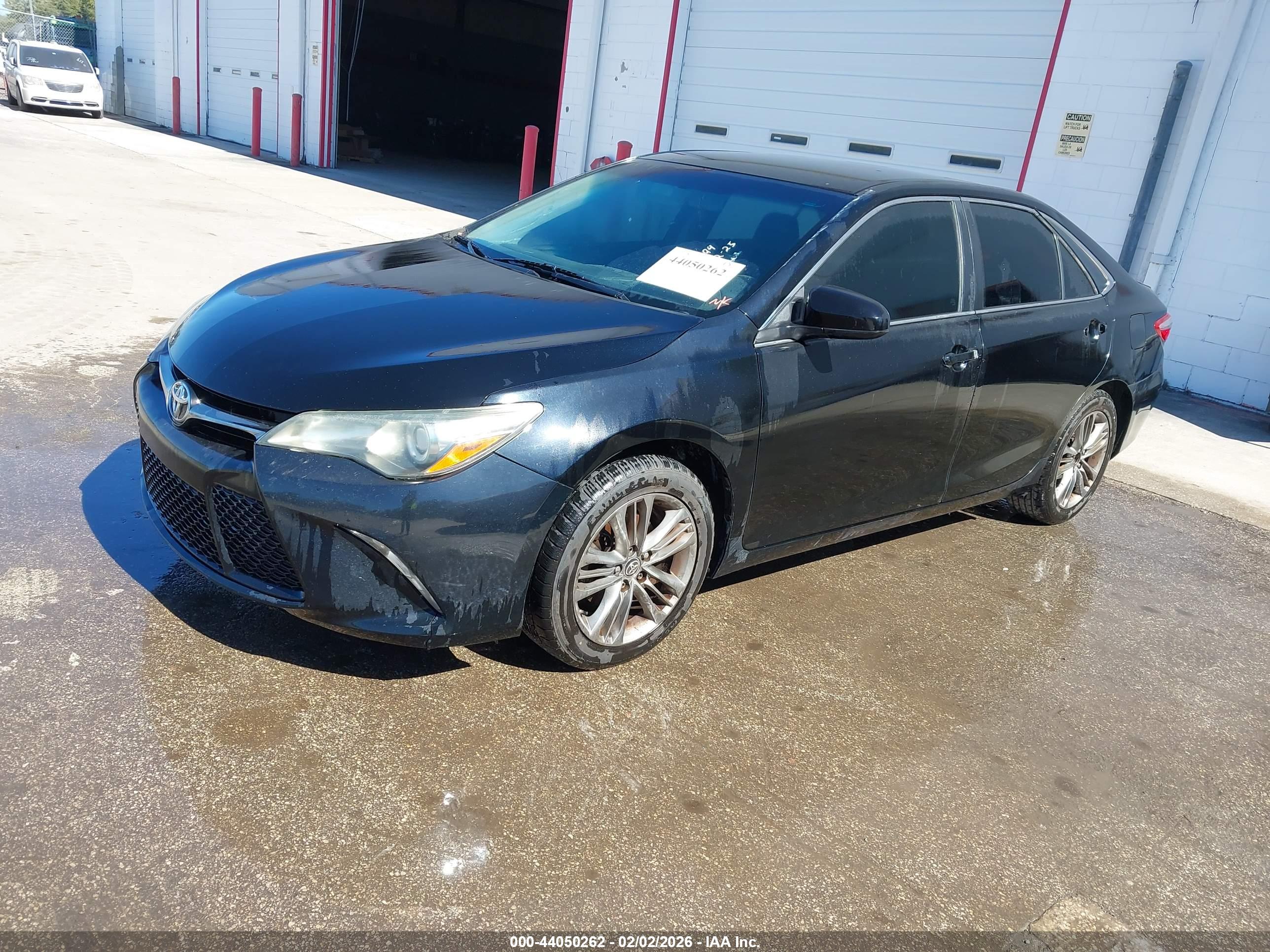 TOYOTA CAMRY image 2