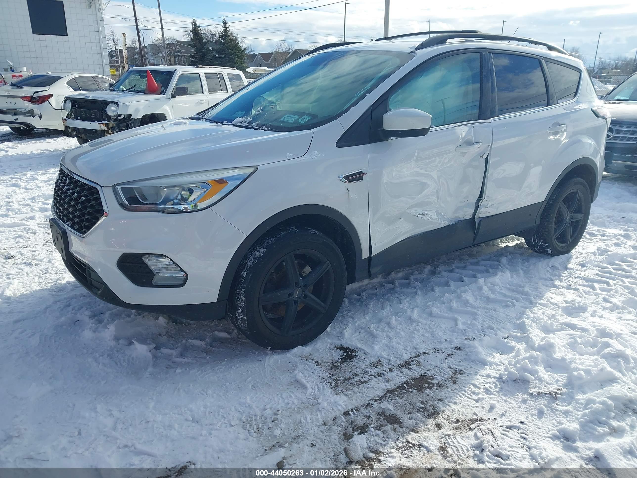 FORD ESCAPE image 2