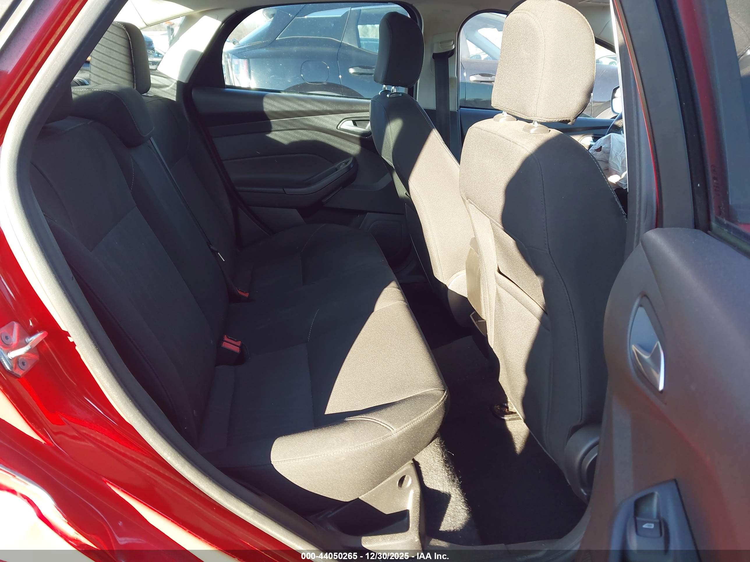FORD FOCUS image 8