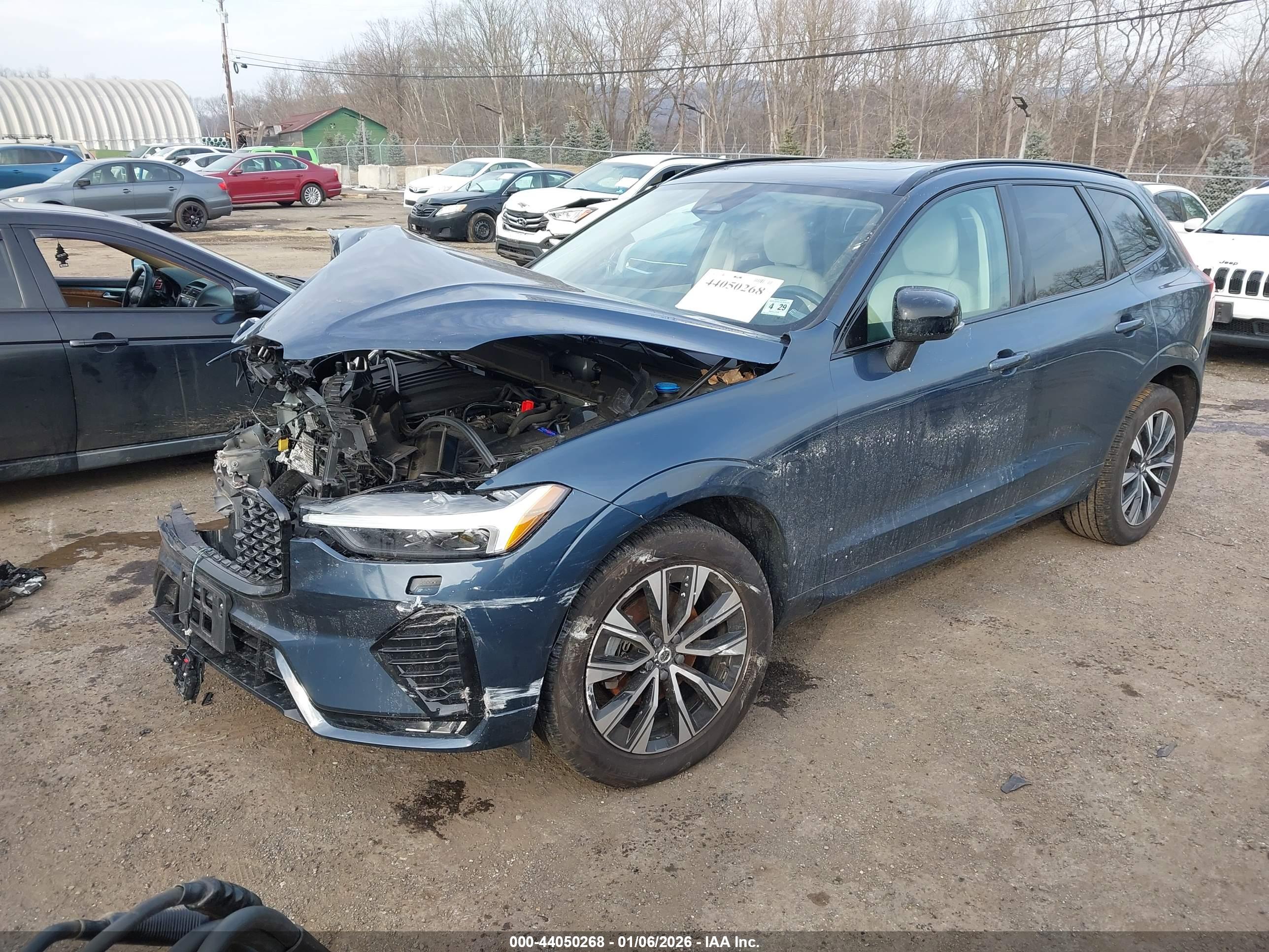 VOLVO XC60 image 2