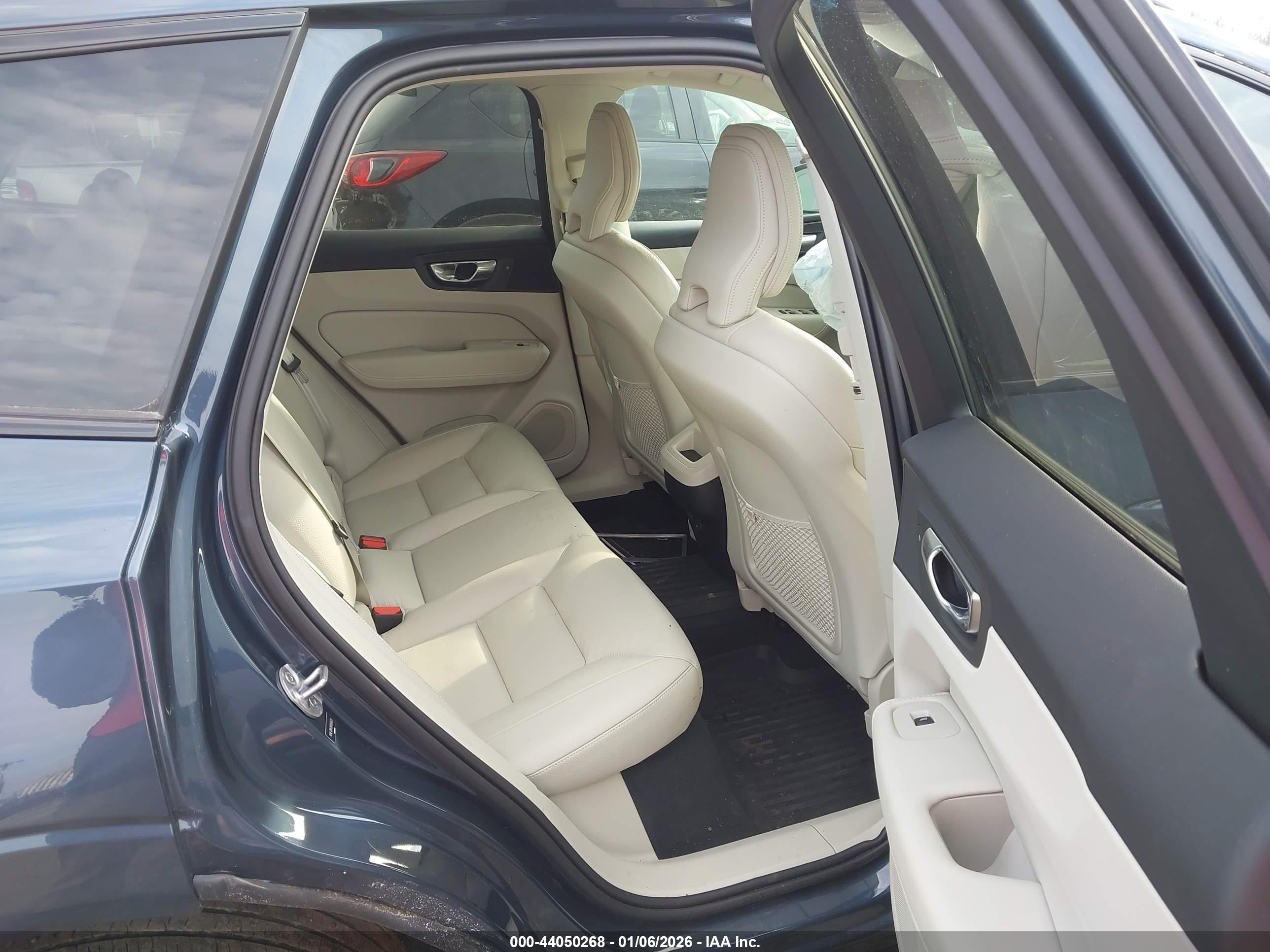 VOLVO XC60 image 8