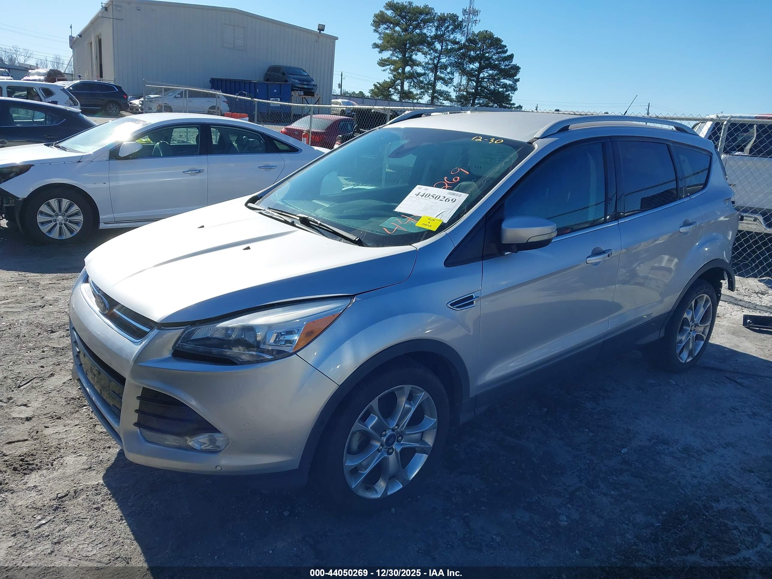 FORD ESCAPE image 2