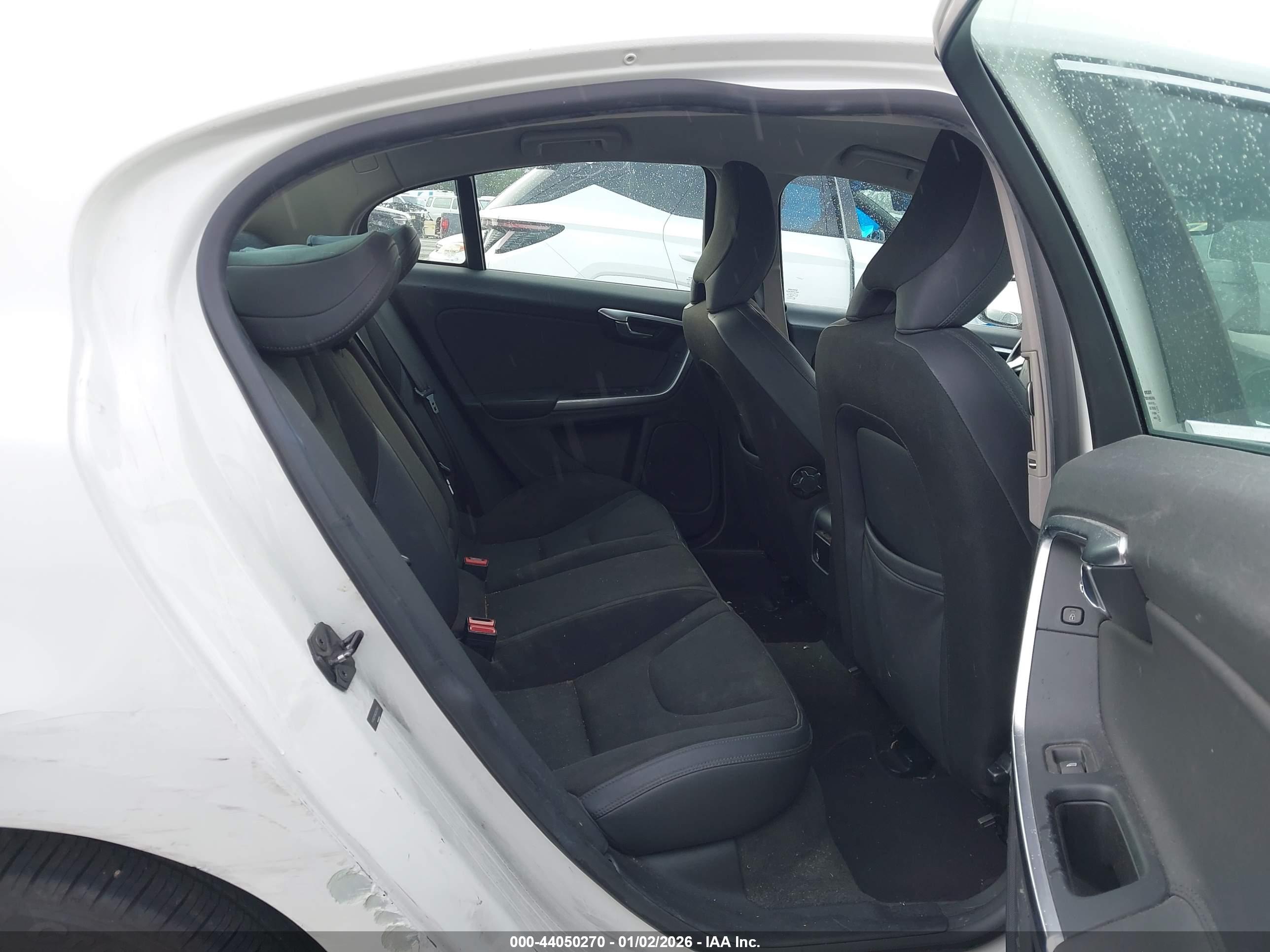 VOLVO S60 image 8