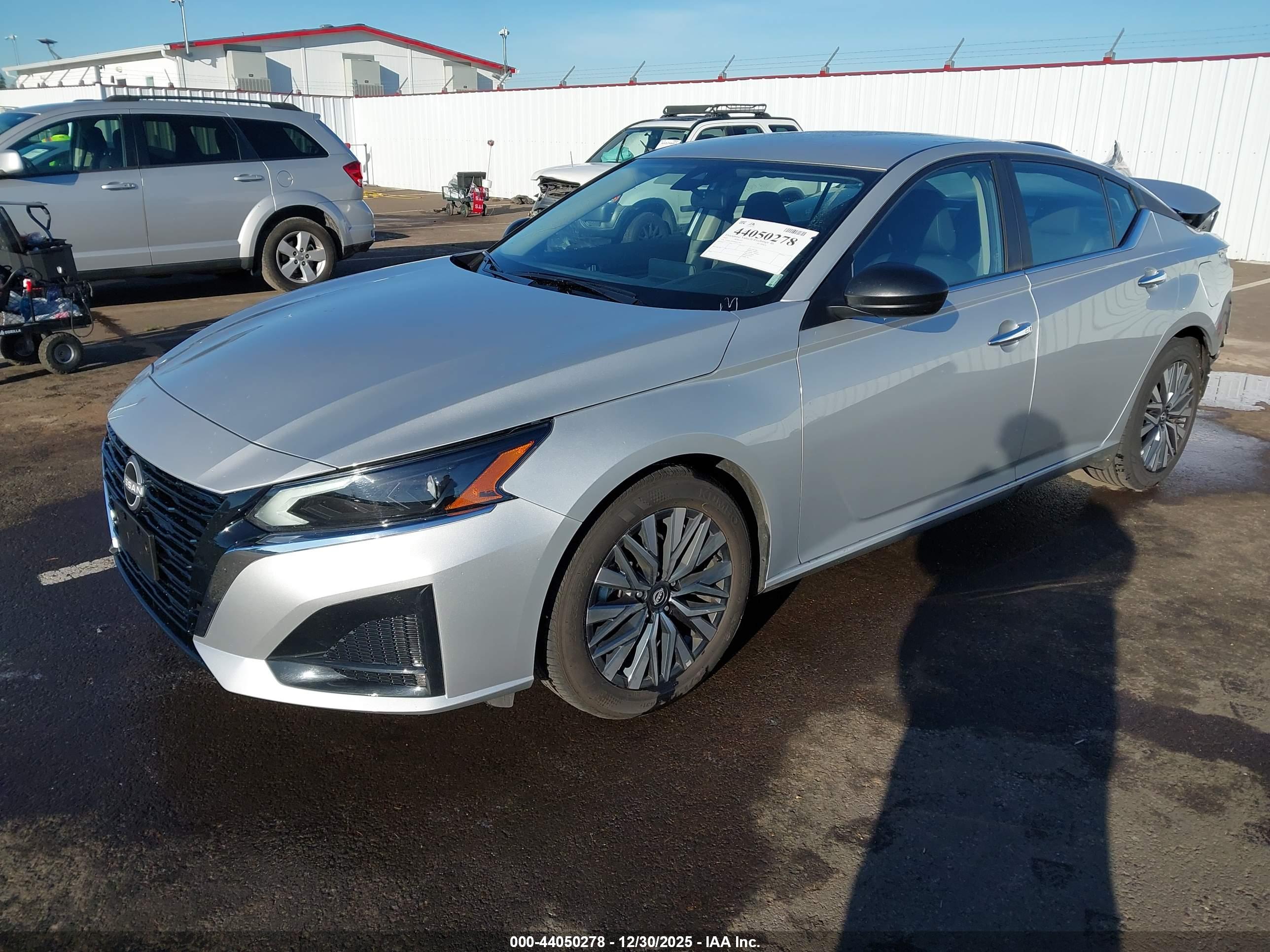 NISSAN ALTIMA image 2