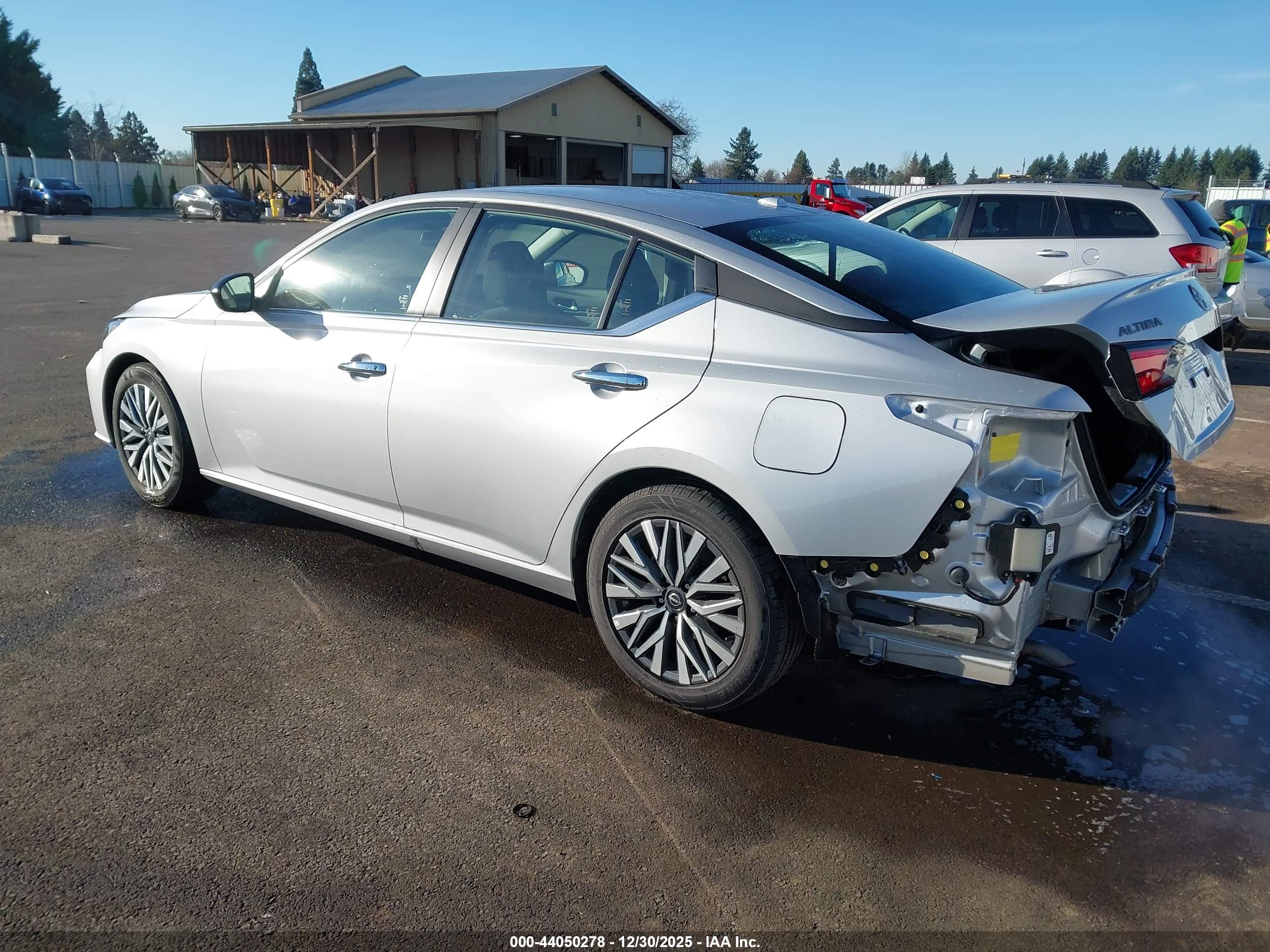 NISSAN ALTIMA image 3