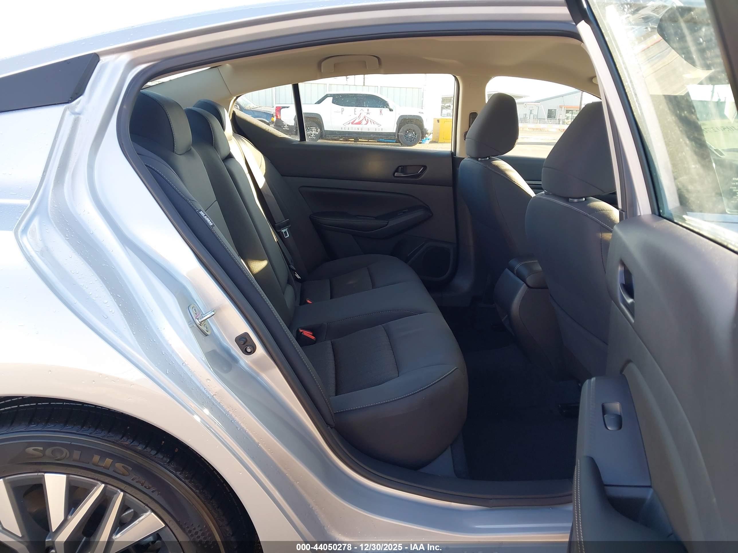 NISSAN ALTIMA image 8